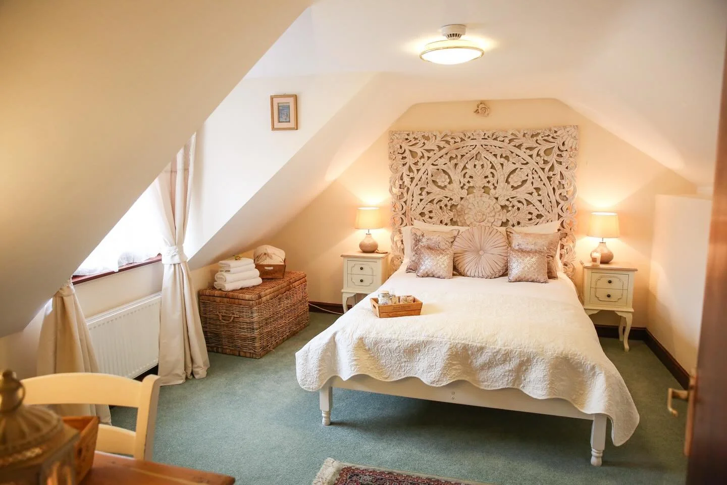 The Dove Loft 🕊️

Available at the last minute due to a cancellation. Open tonight and tomorrow, Sunday 28th, and Monday 29th December.