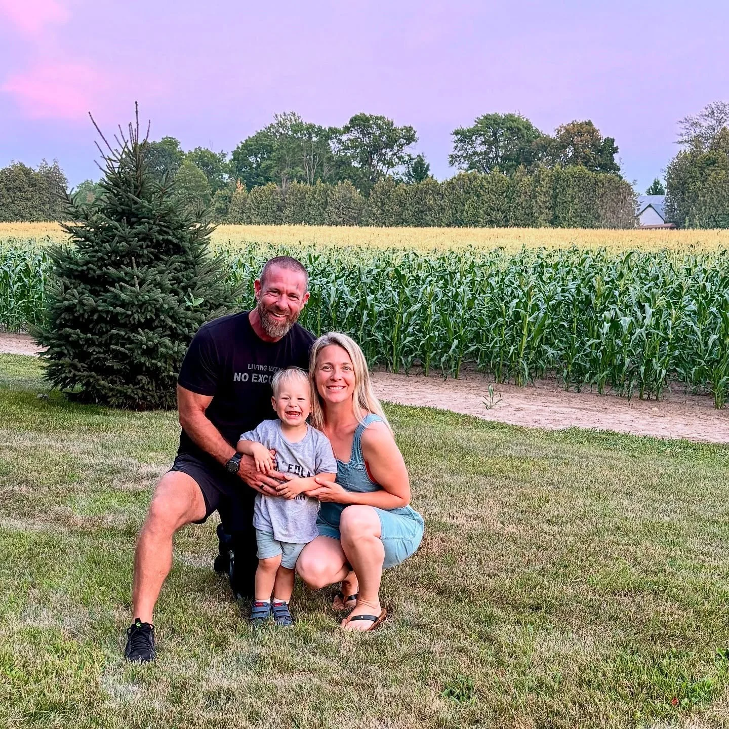A summer afternoon on Amanda&rsquo;s family farm in Norfolk County with Matthew by our side.
It&rsquo;s corn season, and Steve&rsquo;s Sweet Corn is fresh-picked every morning here in Simcoe.
These are the days we&rsquo;ll remember with warm air, gol