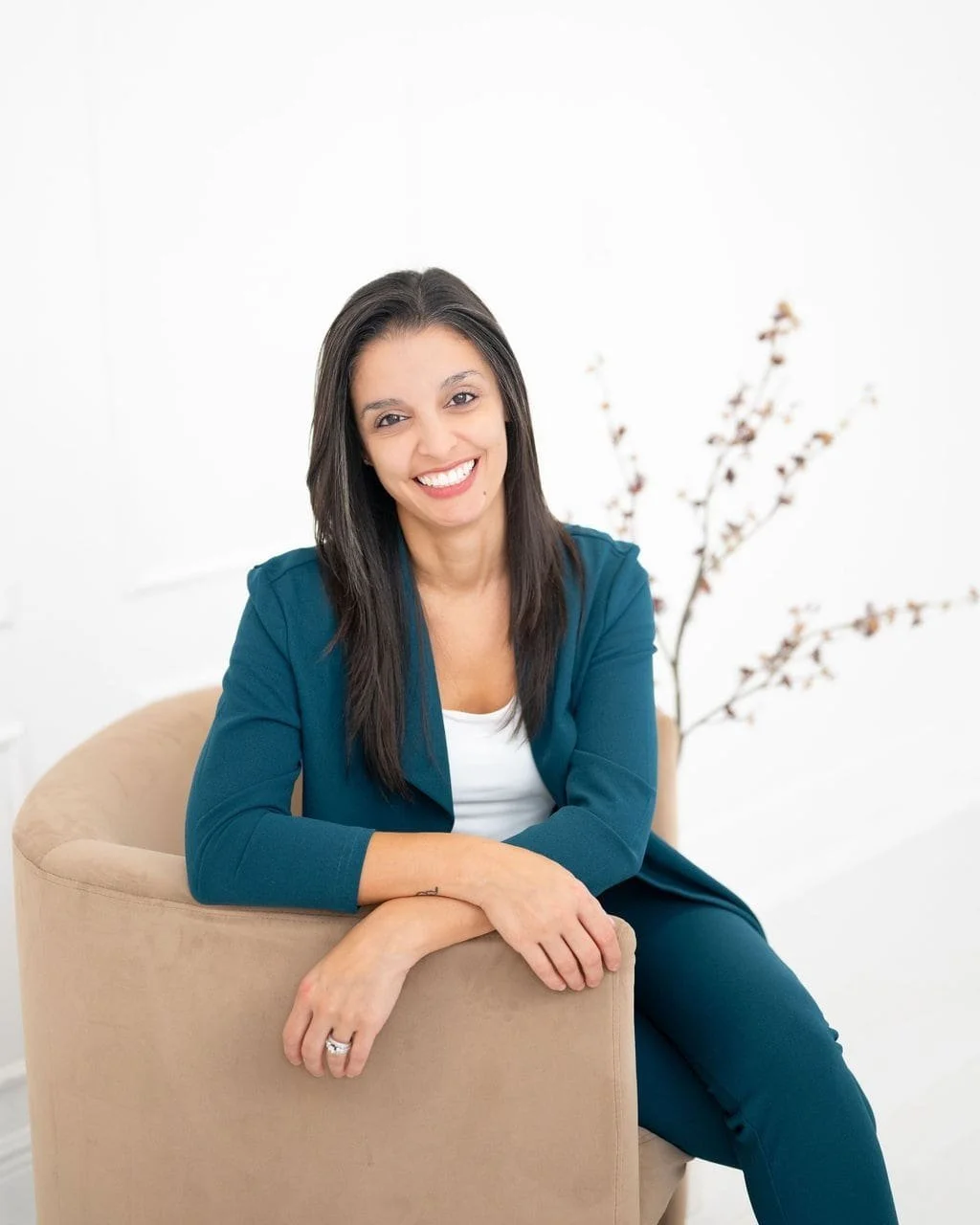 Smiling therapist sitting in chair. Therapist in Winter Park.