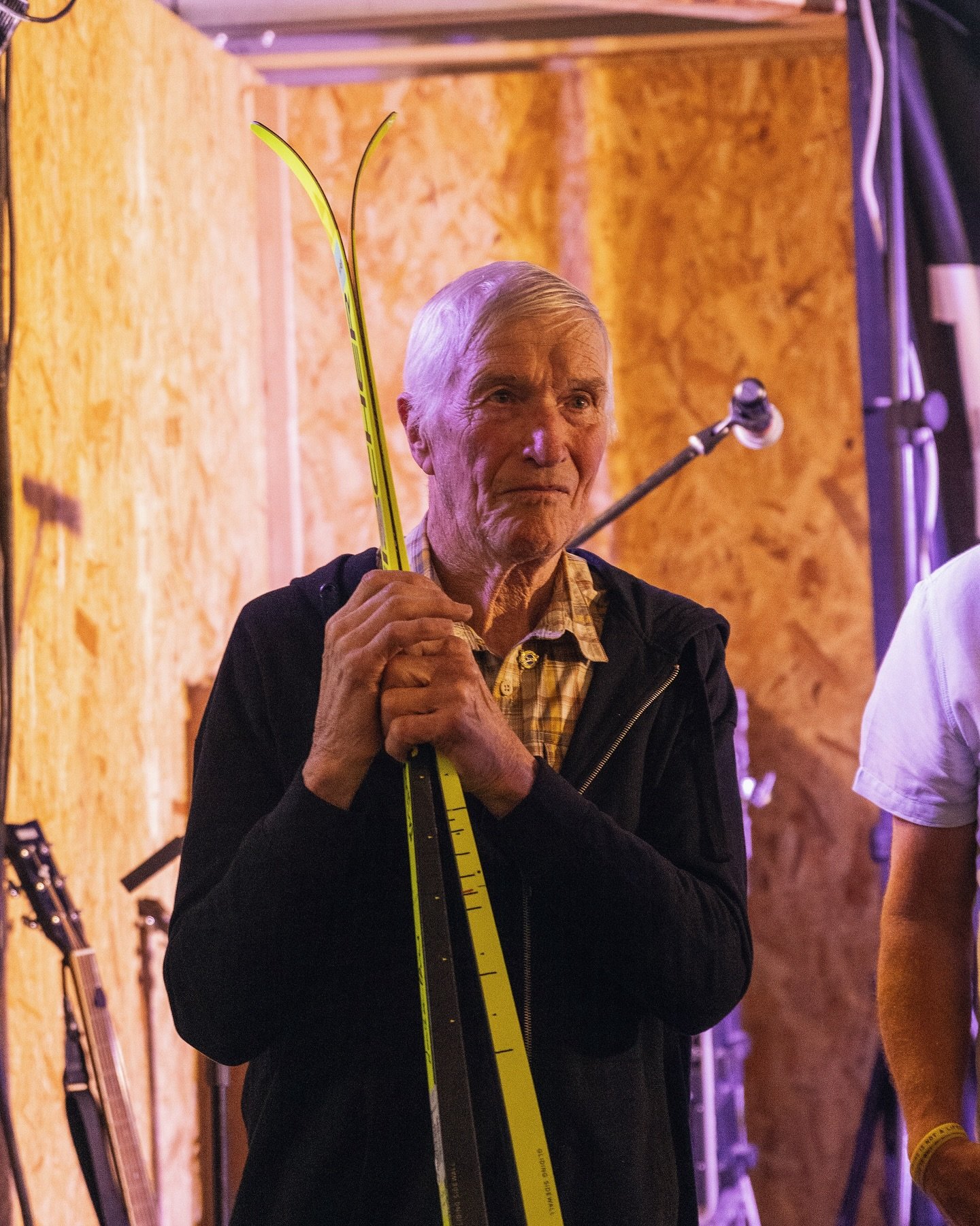 Idag den 7 juni fyller en levande legend i &Aring;sarna 80 &aring;r - Lars-G&ouml;ran &Aring;slund! 🎂🥂🏆🎊🎈

&Aring;sarnas f&ouml;rsta v&auml;rldsm&auml;stare och den som verkligen satte &Aring;sarna IK p&aring; den internationella skidkartan 🥇🎿