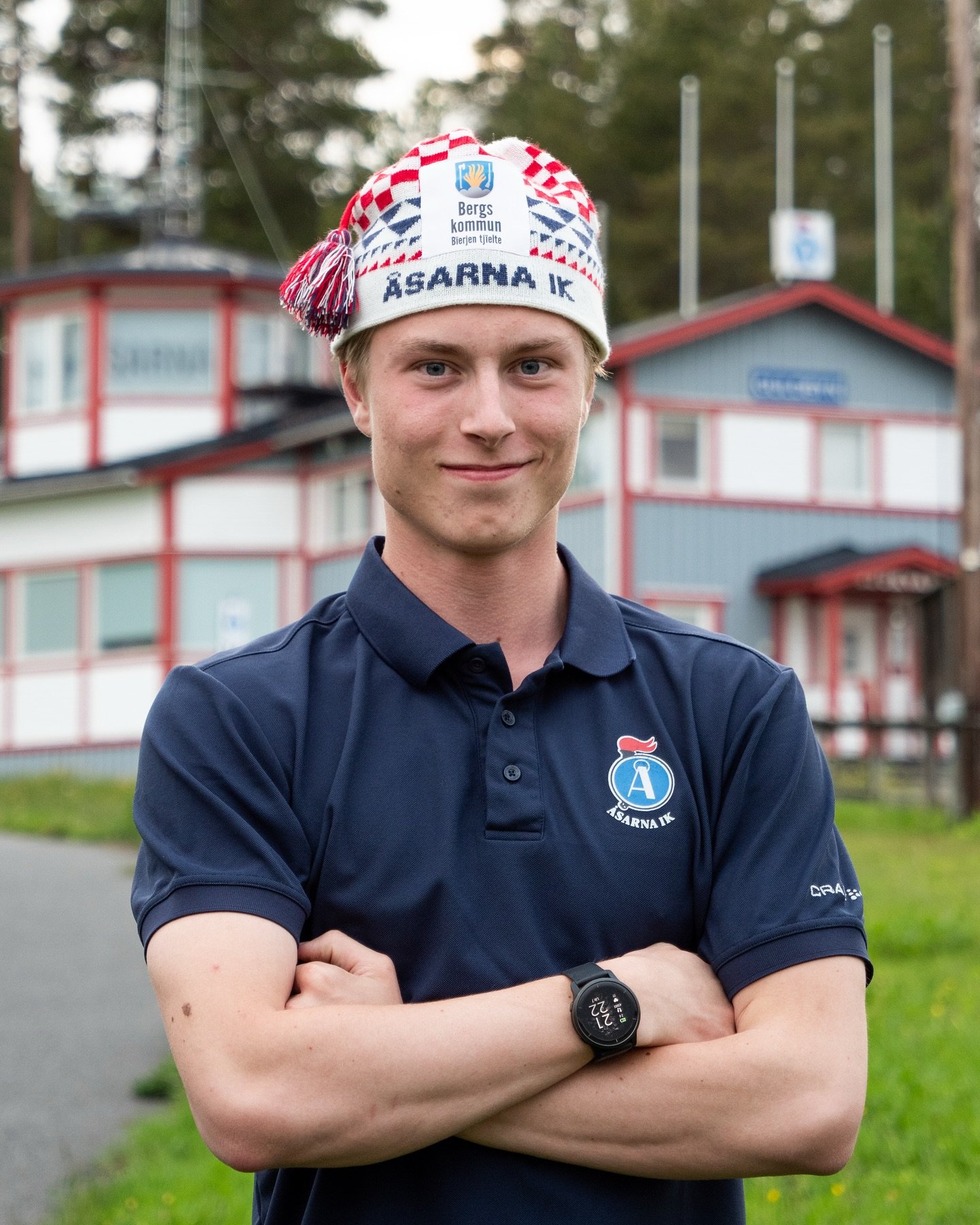 Sist ut av v&aring;ra nya stj&auml;rnskott till klubben - HUGO ENH&Ouml;RNING! 💥

Fr&aring;n Dalarna och n&auml;rmare best&auml;mt Falun och Falu IK d&auml;r Hugo tr&auml;nar och studerar p&aring; Skidgymnasium v&auml;lkomnar vi han nu till &Aring;s