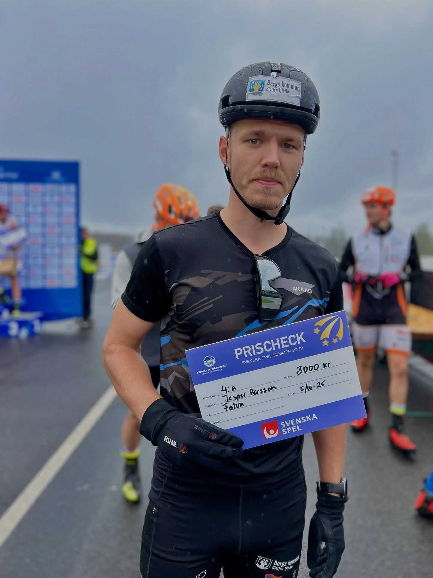 Ny 4:e plats f&ouml;r JP!! 💪

Efter en stark avslutning av Jesper i teamwork med Ogge p&aring; sista varvet kl&auml;ttrar han till en 4:e plats med ynka 1,5 sek till pallen ⚡️ Ogge slutar p&aring; en fin 13:e plats och n&aring;gra ynka sekunder till