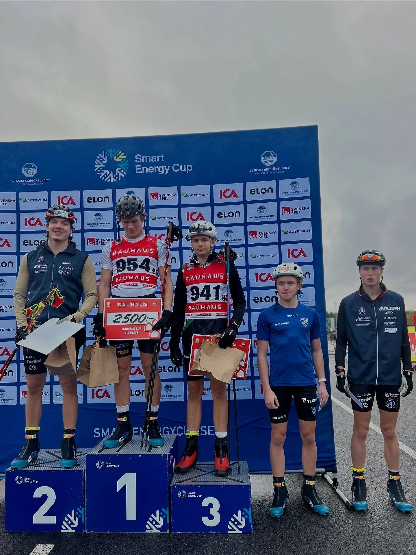 En fin avslutning p&aring; f&ouml;rsta cuphelgen i Falun ⭐️

Aron som gick ut f&ouml;rst i f&auml;ltet i H17-18 disponerade loppet v&auml;l och slutade p&aring; en stark 13:e plats 💪
I D19-20 gick Enya ut i ett starkt tempo och krigade sedan restera
