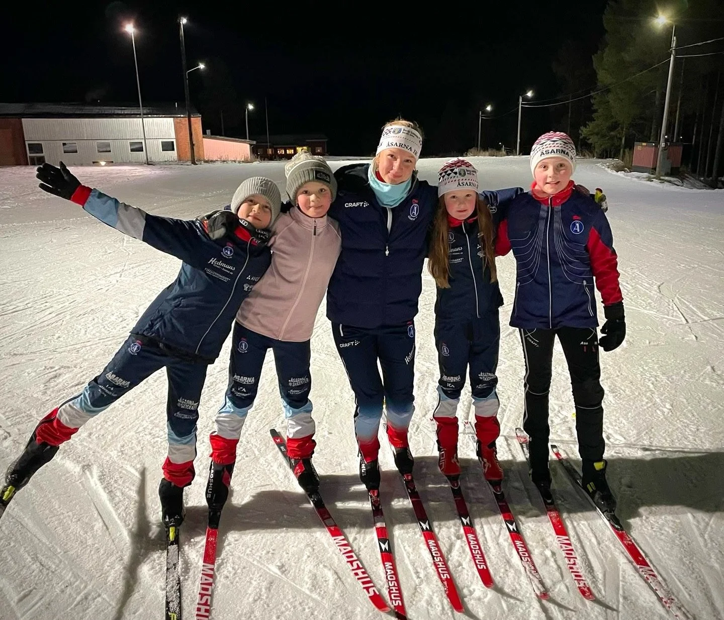 Vi &auml;r s&aring; glada att vi &auml;ntligen &auml;r p&aring; SN&Ouml; och k&ouml;r skidtr&auml;ningar med v&aring;ra h&auml;rligs ungdomar! ☃️⛷️ Nu har vi ocks&aring; ut&ouml;kat till 3km konstsn&ouml;sp&aring;r och kopplat ihop skidskytteslingan 