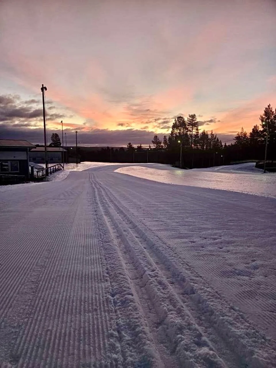 Som m&aring;nga kanske sett redan s&aring; &auml;r skidsp&aring;ren ig&aring;ng igen och pistade efter stormen, bara att tuta och k&ouml;ra! 🤩🤝🎉

F&ouml;r er som h&aring;ller er inne i TV-soffan och f&ouml;ljer Tour de Ski s&aring; b&ouml;rjar dag