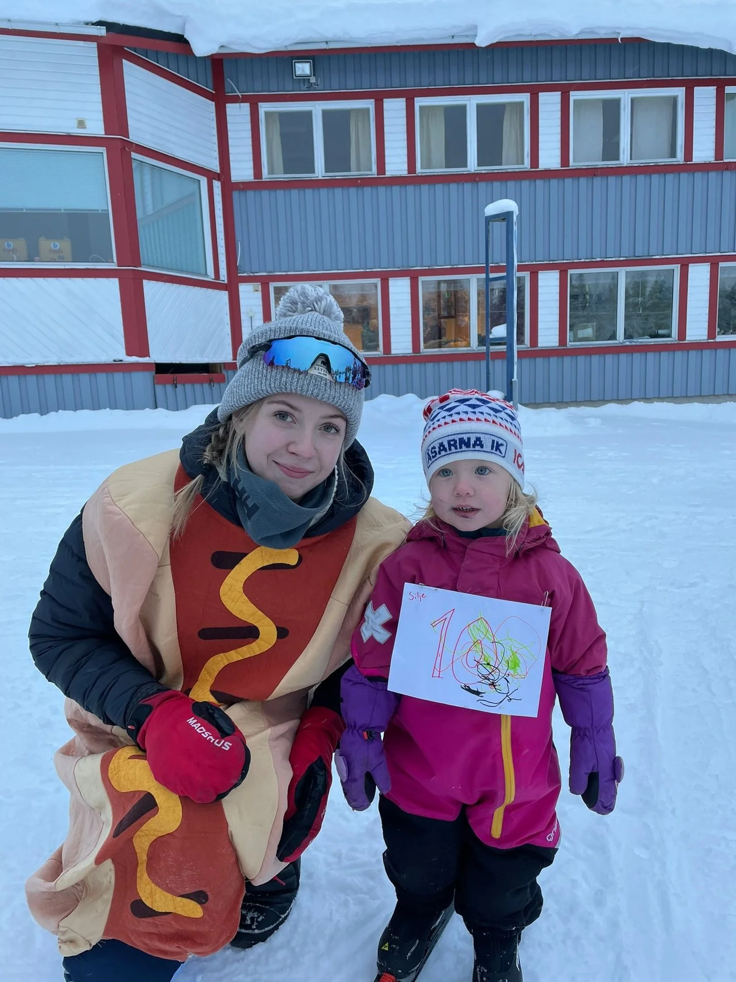 Snart ny&aring;rsafton och dags f&ouml;r Korvr&auml;nnet, f&ouml;r alla latkorvar efter julen&hellip; 🤪😅🌭
Swajpa h&ouml;ger 👉🏻 f&ouml;r och se all information om &aring;rets Korvr&auml;nn som arrangeras av v&aring;r grymma &aring;kare Enya Daaba