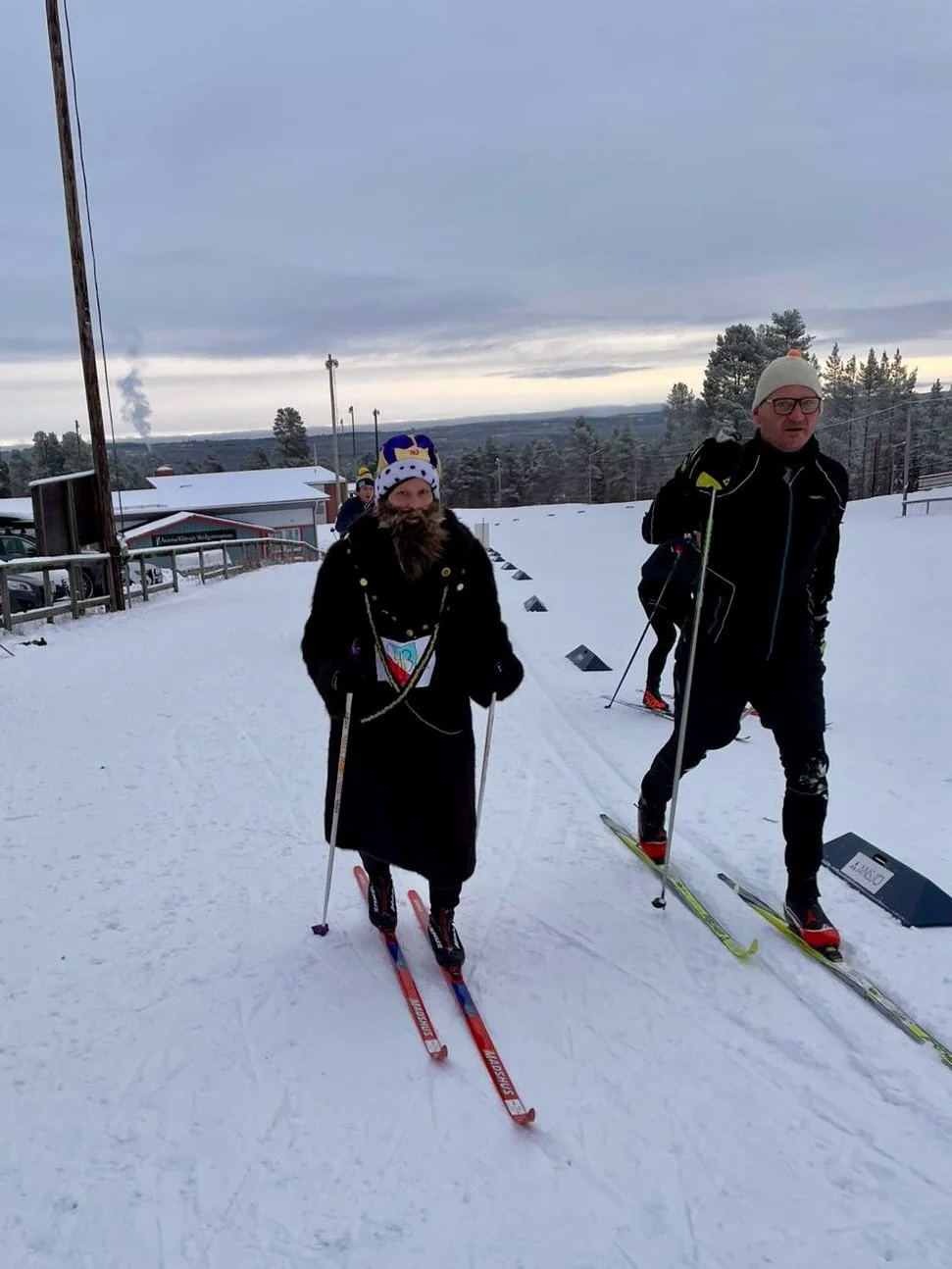 Vilken uppslutning p&aring; 2025 &aring;rs KORVR&Auml;NN! 63 deltagare skidade runt sp&aring;ret i m&aring;nga roliga outfits 🤩🥳🫶🏼 God forts&auml;ttning till er alla fr&aring;n &Aring;sarna IK 🤜🏼🤛🏼❤️🤍💙