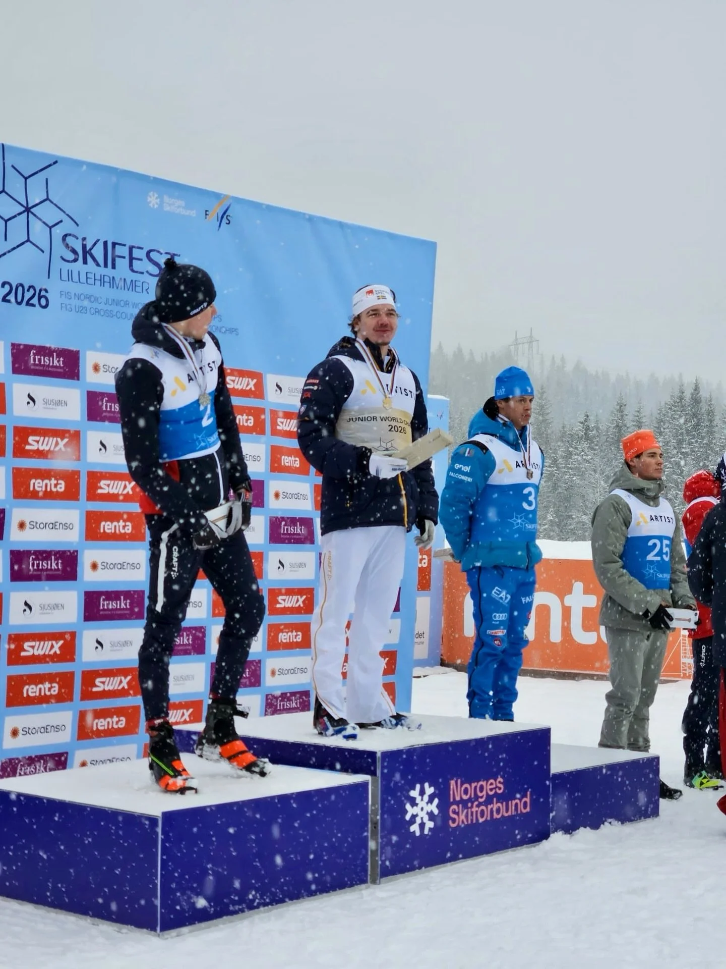 JVM-GULD TILL EDDIE!!!

Eddie visar redan p&aring; f&ouml;rsta dagen i Junior-VM vart sk&aring;pet ska st&aring; n&auml;r han spurtar hem ett GULD till guldbyn 💪🥇🥹 Stort Grattis!!

Vi hade &auml;ven Malva och Pelle som krigade starkt i sp&aring;re