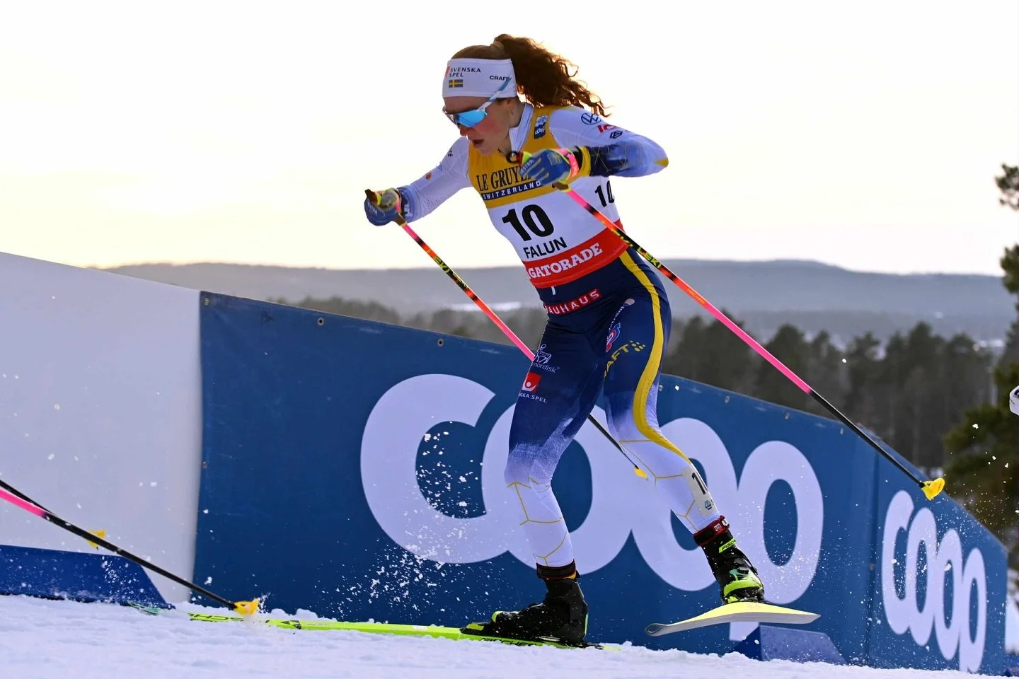 Vi m&aring;ste ox&aring; hylla v&aring;r Moa Lundgren som i senaste helgens v&auml;rldscup i Falun blev 8:a p&aring; sprinten och 13:e i skiathlonen, tv&aring; kanonlopp av Moa 💪 Nu h&aring;ller vi tummarna f&ouml;r Moa, Jesper och Wille som &auml;r