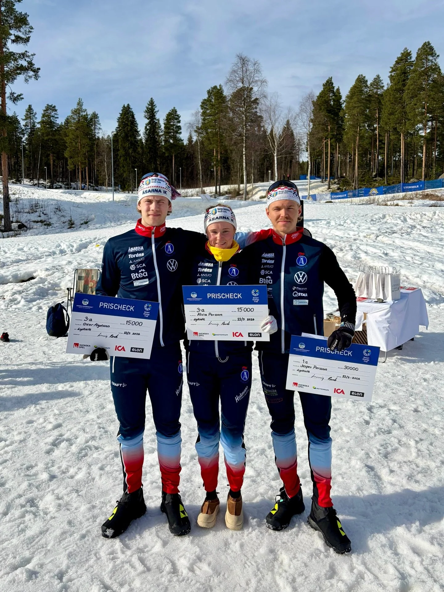 Sista t&auml;vlingsdagen i Lycksele och vilken cupavslutning det blev 😍🏁💨☀️

I dagens lopp vann Malva i D17-18, Eddie tv&aring;a och Pelle 3:a i H19-20 🥇🥈🥉

Jesper vinner totalen i Smart Energy Cup och Oskar blir totaltre, likas&aring; blir Ali