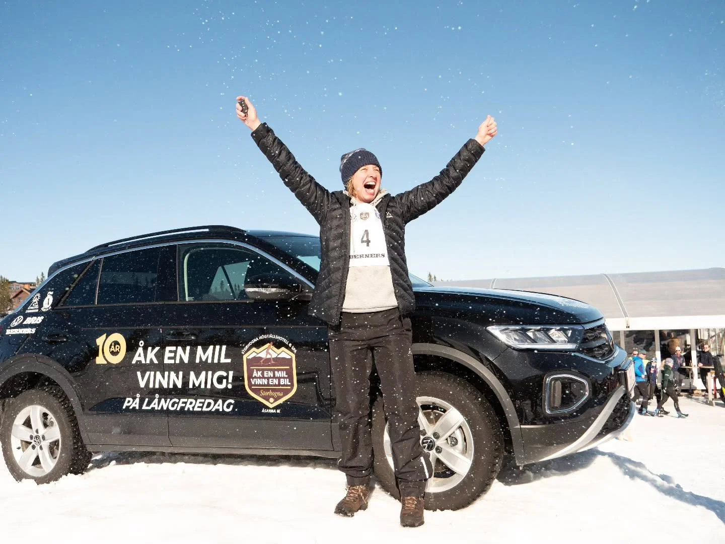 VINNARE AV &Aring;RETS VOLKSWAGEN 🥳🥳🥳 !!!

Stort GRATTIS till Helene Stensson som &auml;r vinnare av &aring;rets T-Roc p&aring; @akenmilvinnenbil !! 🚙😍

&Aring;sarna IK vill tillsammans med v&aring;ra partners @berners1925 @storhogna @volkswagen