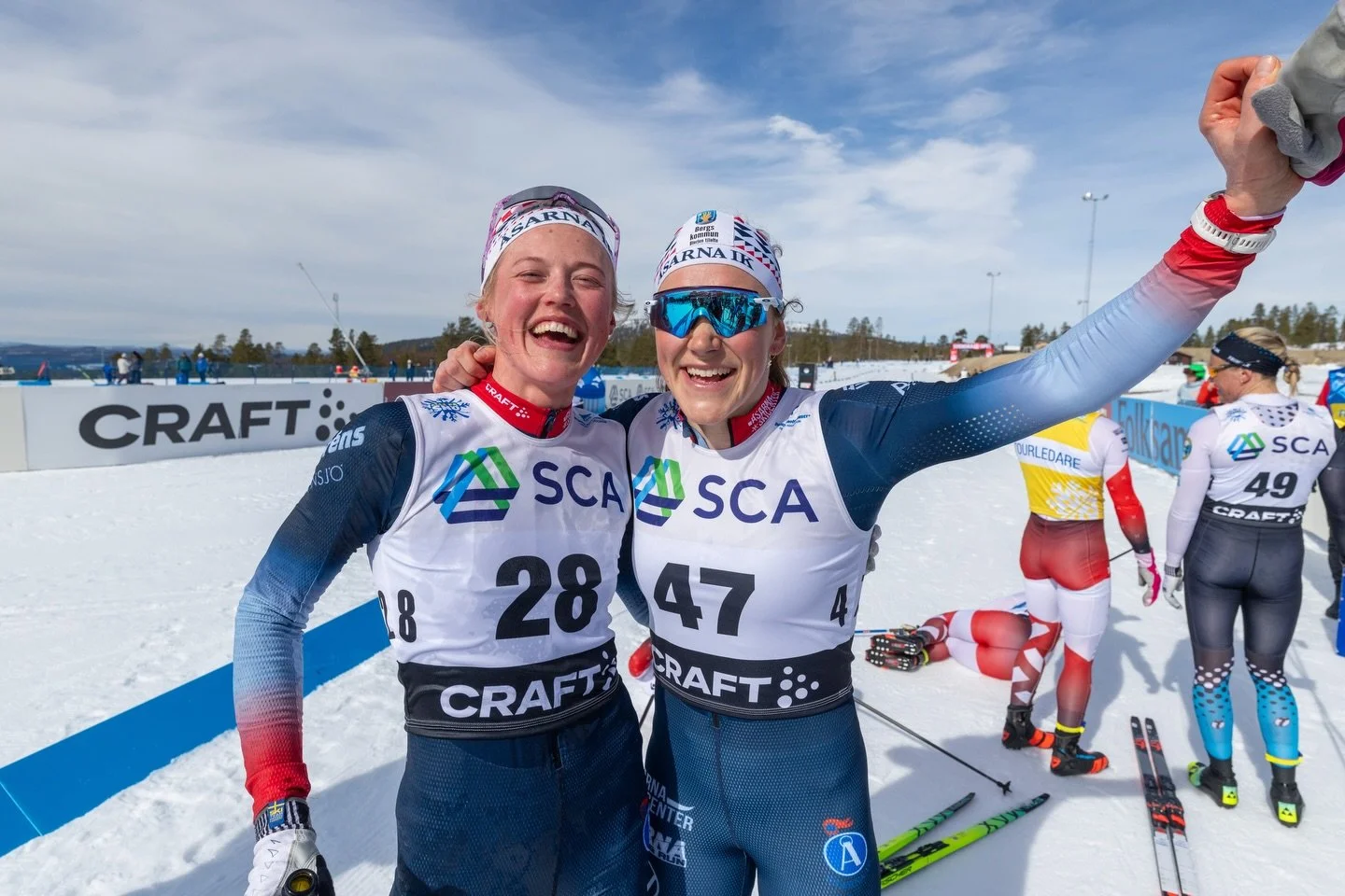 En hejdundrandes s&auml;songsavslutning p&aring; Idre Fj&auml;ll 🥳☀️☄️

Moa dubbel bronsmedalj&ouml;r vid SM-avslutningen i Idre. Efter en mycket stark 3-mil skidade Moa in p&aring; en 3:e plats, endast slagen av Jonna Sundling och Linn Svahn. Detta