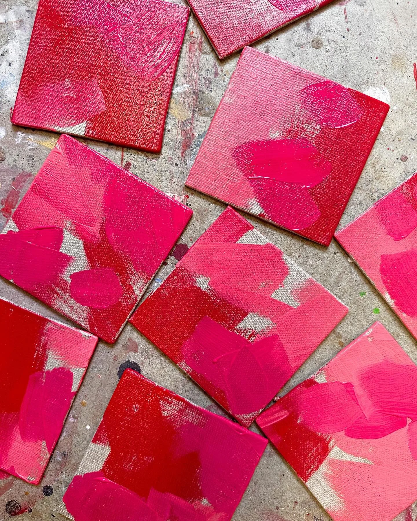 Final backgrounds painted for my @small_house_gallery show 😊
.
.
.
.
.
#textileart #textileartist #artcollector #igartists #contemporaryart #britishartist #artistlife #fineartists #artistsofinstagram #femaleartist #womenartists #doitfortheprocess