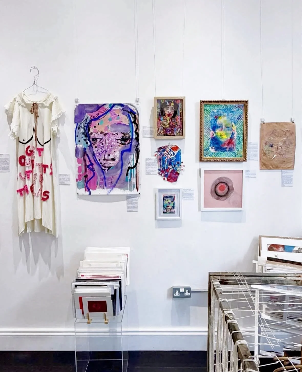 First shots of my painting &ldquo;The Pain&rdquo; on display @thehouseofsmalls for Stop! Which opened yesterday and continues until 20 December. Thank you Amy!

.
.
.
.
.
.
.
#artcollector #igartists #contemporaryart #britishartist #artistlife #finea