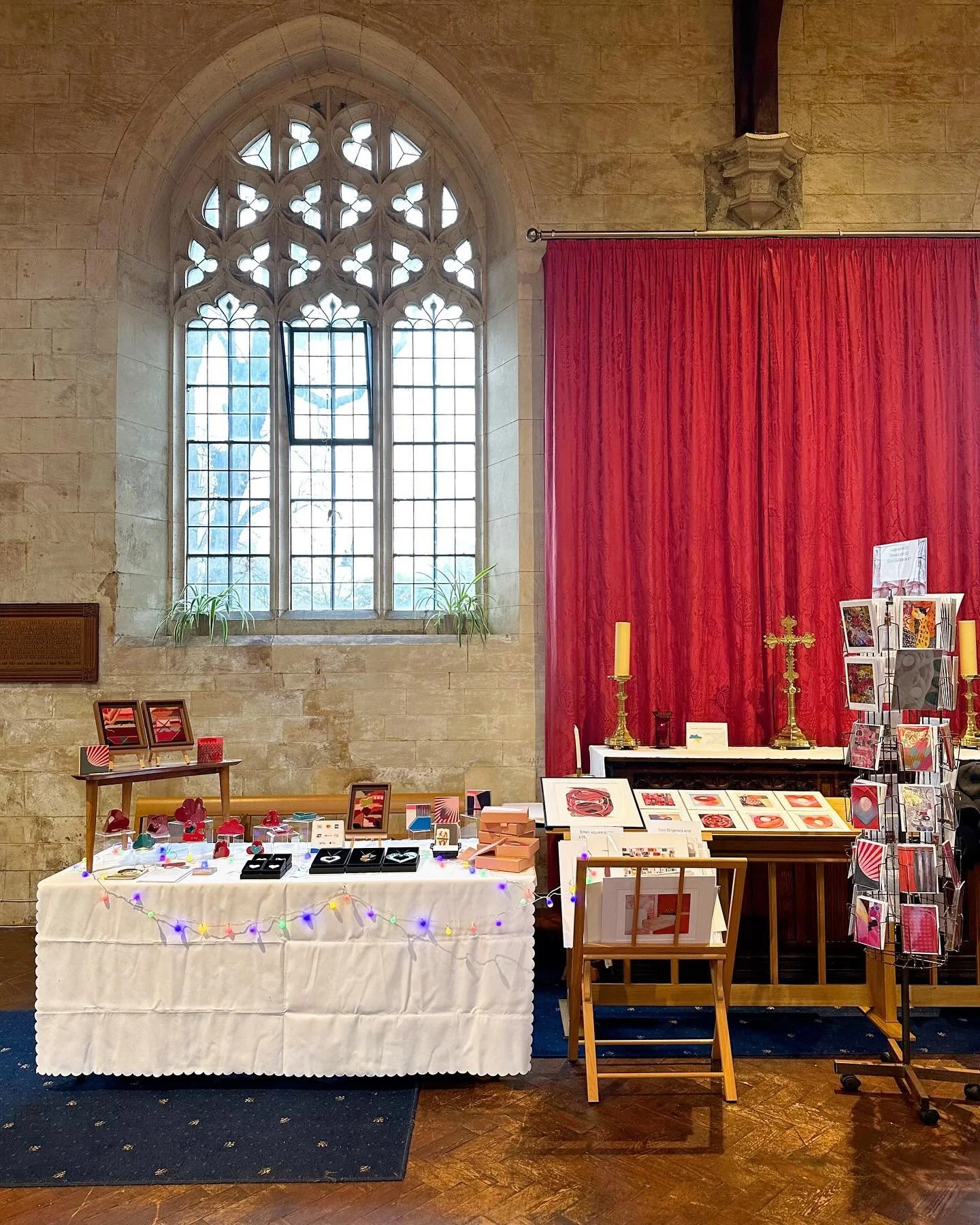 All set! Here at All Saints Carshalton until 4pm with @carshalton_artists &hearts;️ 🎄