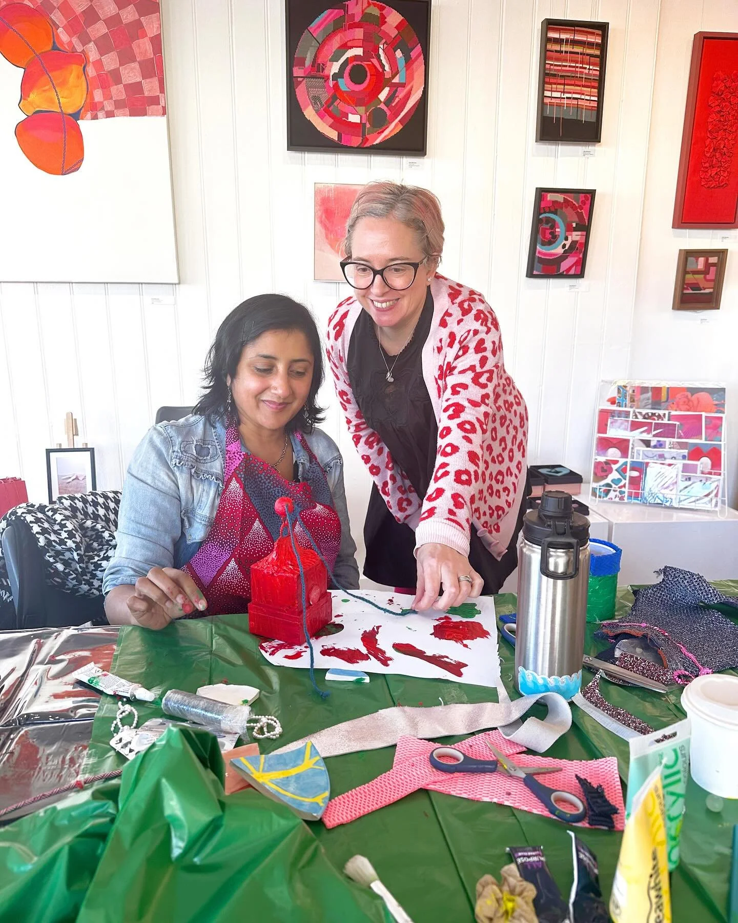 Such a fun morning! Thank you so much to everyone who came to my workshop @sprout_arts_london and went away with some wonderful sculptures 😊
.
.
. 
.
.
.
#contemporaryart #femaleartist #womenartists #doitfortheprocess 
#artclassesforadults