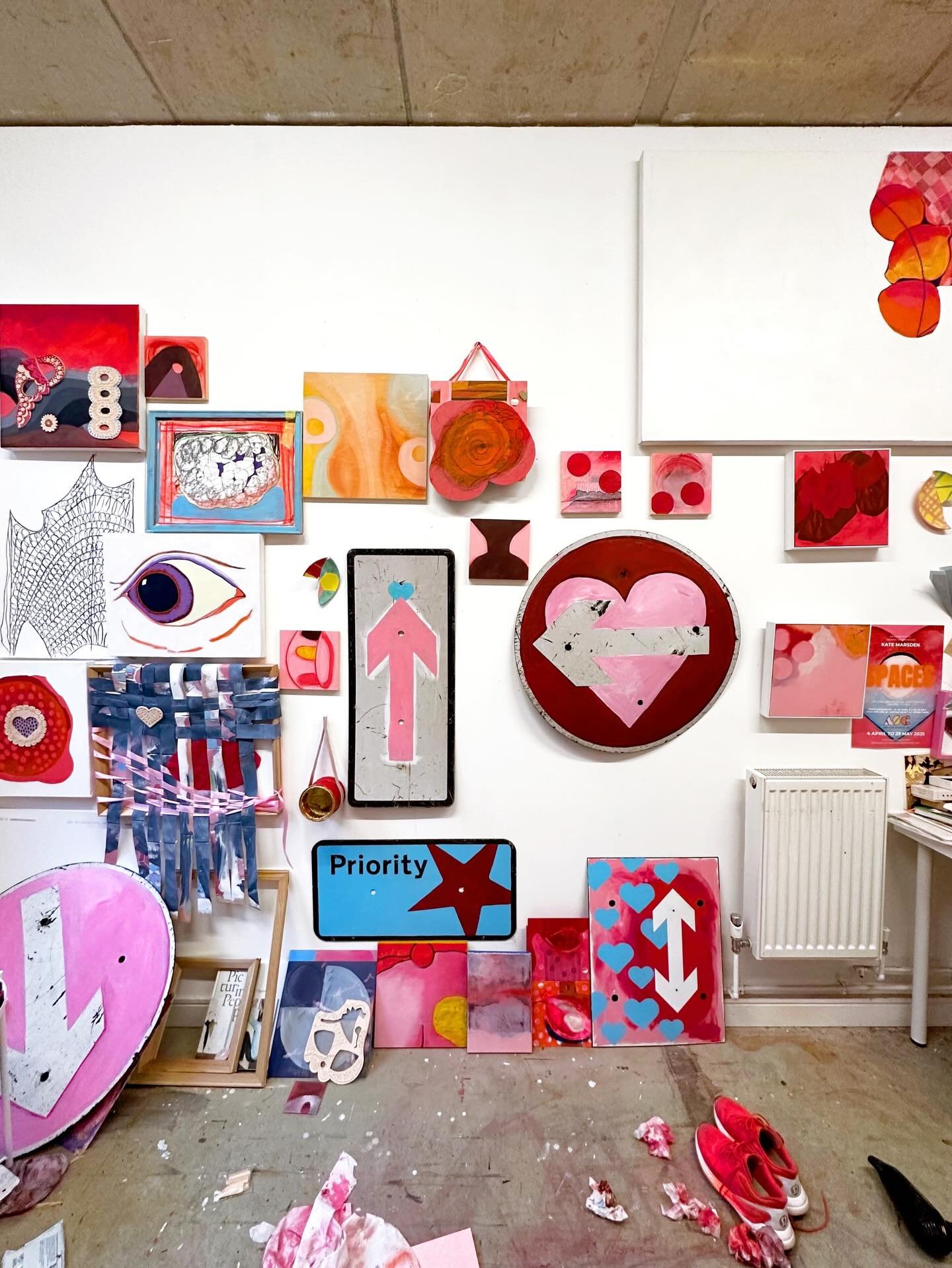 A very busy wall even when the tapestries aren&rsquo;t in here! They&rsquo;re all at home for final prep ahead of @theotherartfair next week - hope to see you there! 
.
.
.
.
.
.
.
#artiststudio #artstudio #contemporaryart #artistlife #womenartists