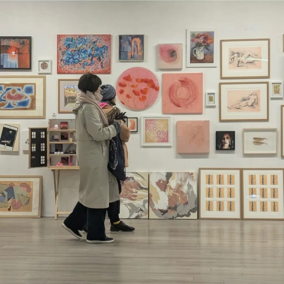 Spot some of my paintings (and my dollhouse gallery) @bobcatgallery - there until the end of the month! 😊

.
.
.
.
.
.
.
#britishartist #artistlife #fineartists #femaleartist #womenartists