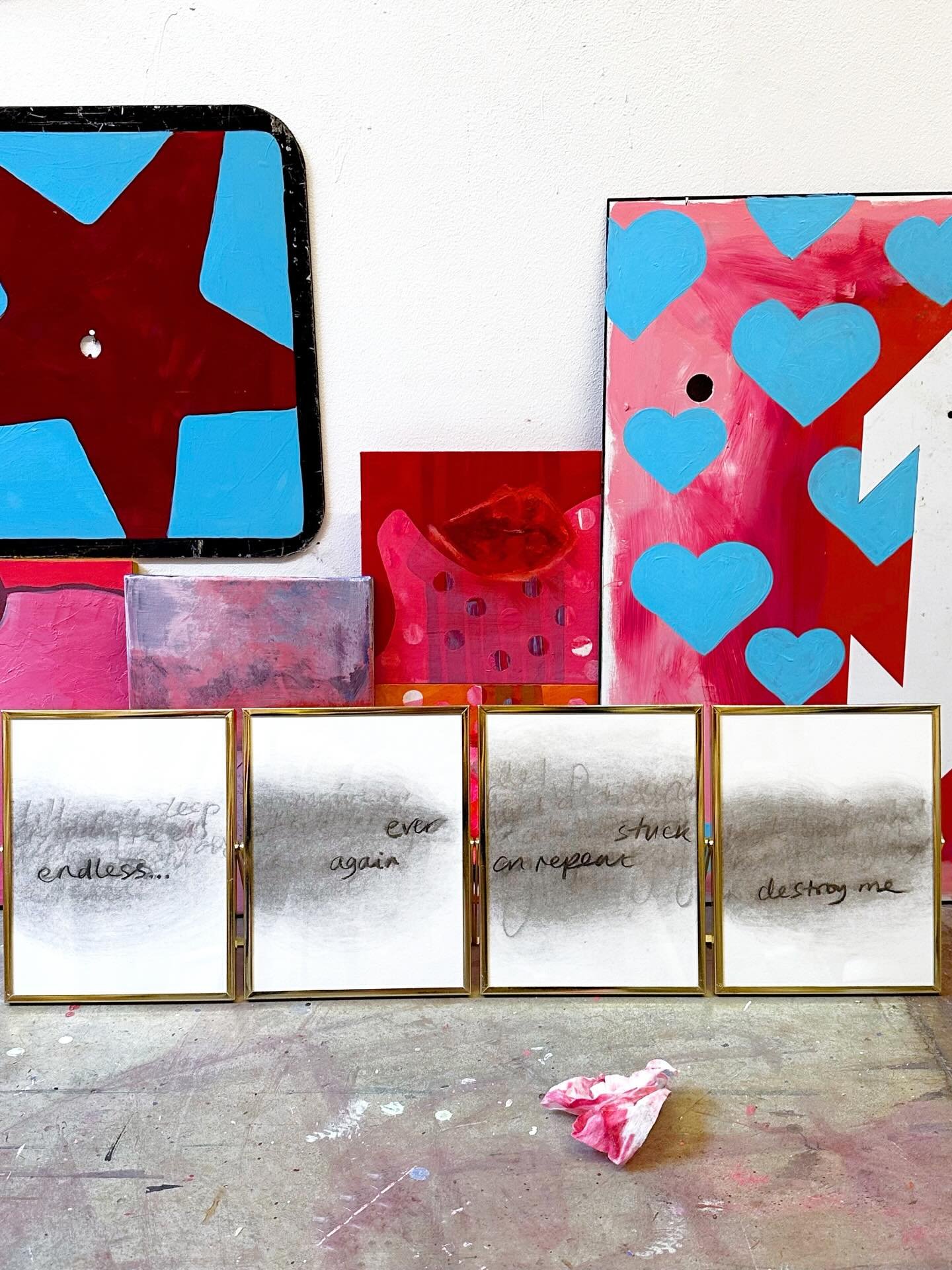 Some experiments on the studio floor&hellip; 
.
.
.
.
.
.
.
#artiststudio #artstudio #contemporaryart #artistlife #womenartists