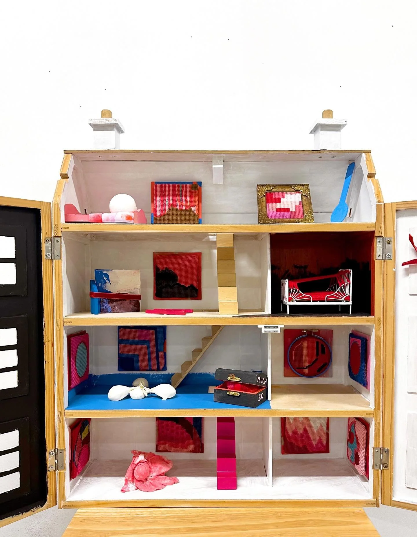 A reminder that you can currently explore my dolls house gallery @bobcatgallery @putneyexchange - it&rsquo;ll be there along with lots of my paintings until the end of March. 

.
.
.
.
.
.
.
#britishartist #artistlife #fineartists #femaleartist #wome