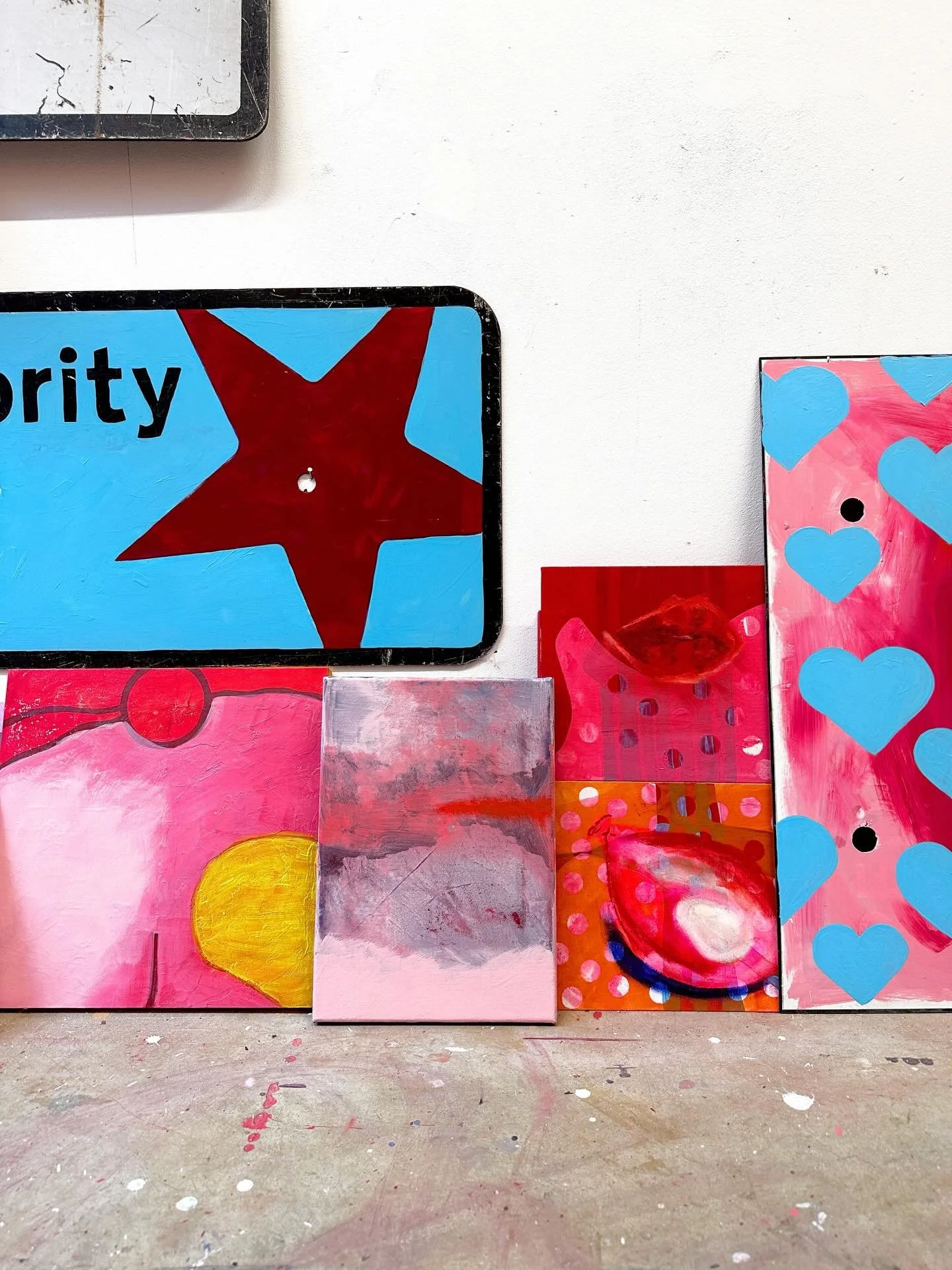 More WIP on a sunny day&hellip; ☀️ Don&rsquo;t forget you can come and visit my studio when we open on 24/25 April @ascstudios 
.
.
.
.
.
.
.
#artiststudio #artstudio #contemporaryart #artistlife #womenartists