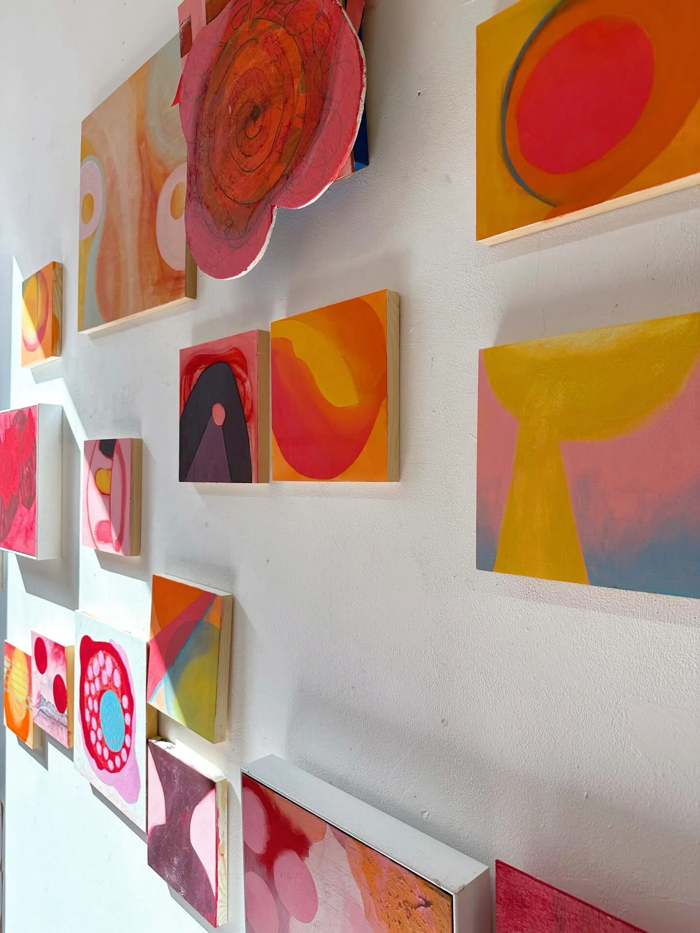 Prep begins for @hernehillartfair where I&rsquo;ll be showing a selection of small paintings and tapestries. Pop 15-17 May in your diaries&hellip; @artistsopenhse 

.
.
.
.
.
.
.
#britishartist #artistlife #fineartists #femaleartist #womenartists