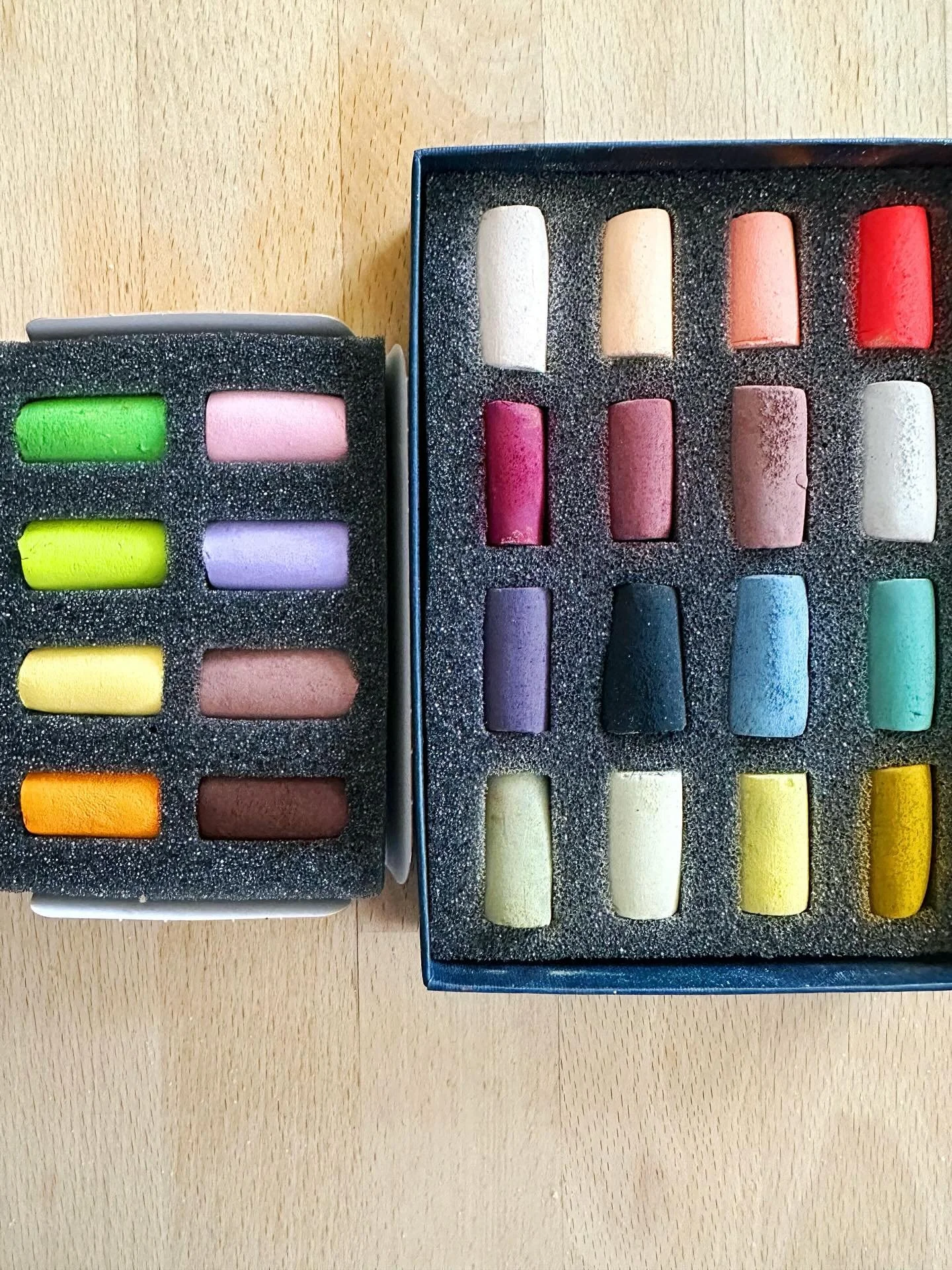 Happy Easter treat for me! @unisoncolour @jacksons_art 😍😍
.
.
.
.
.
.
.
#livecolourfully #colourfullife #colorcolourlovers #capturingcolour #ihavethisthingwithcolor