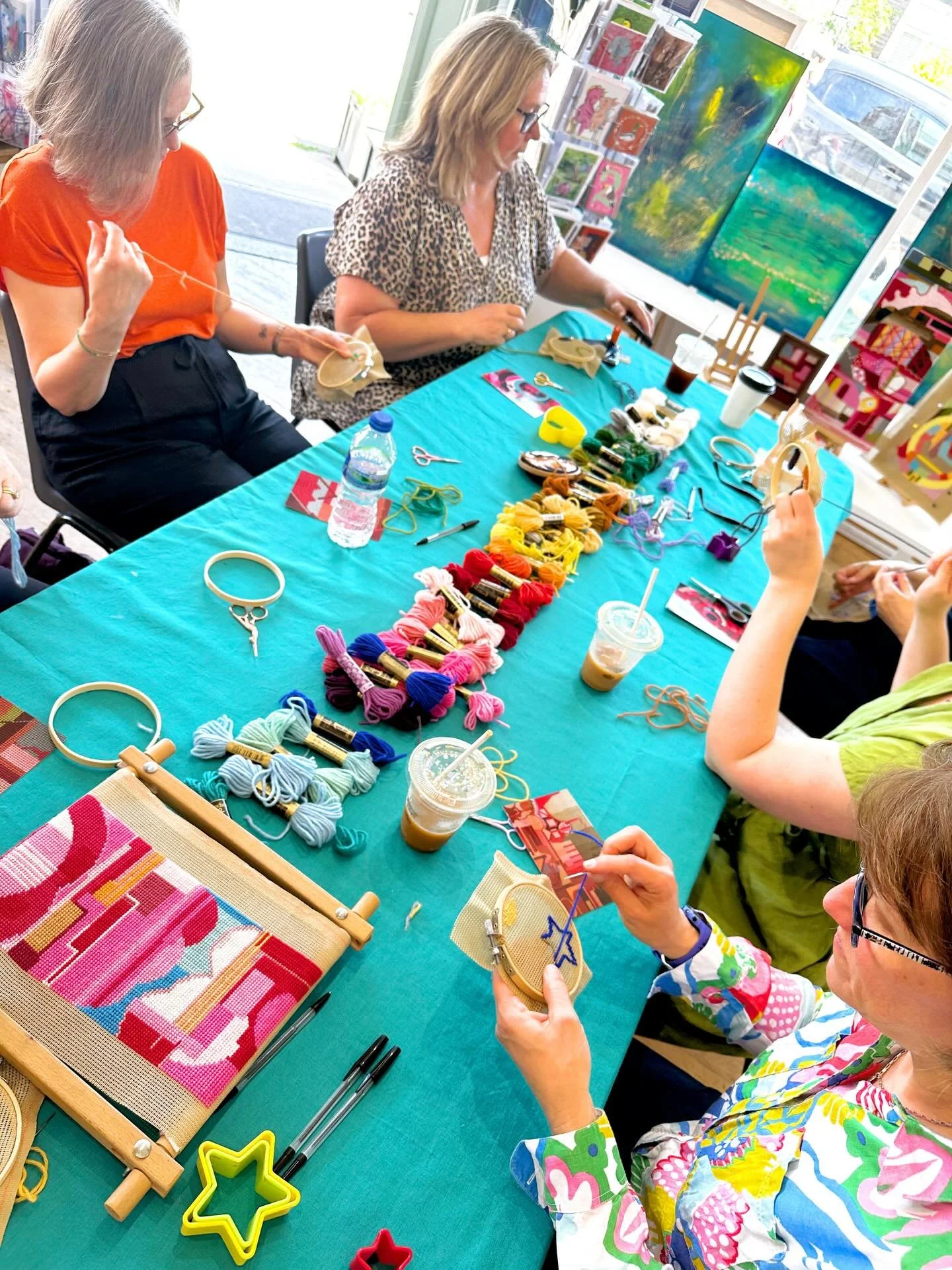 A gorgeous sunny morning teaching @sprout_arts_london - thanks so much to everyone who came! 😊
.
.
.
.
.
.

#creativelifehappylife #calledtobecreative  #creativeworkshop #artworkshop #textileart