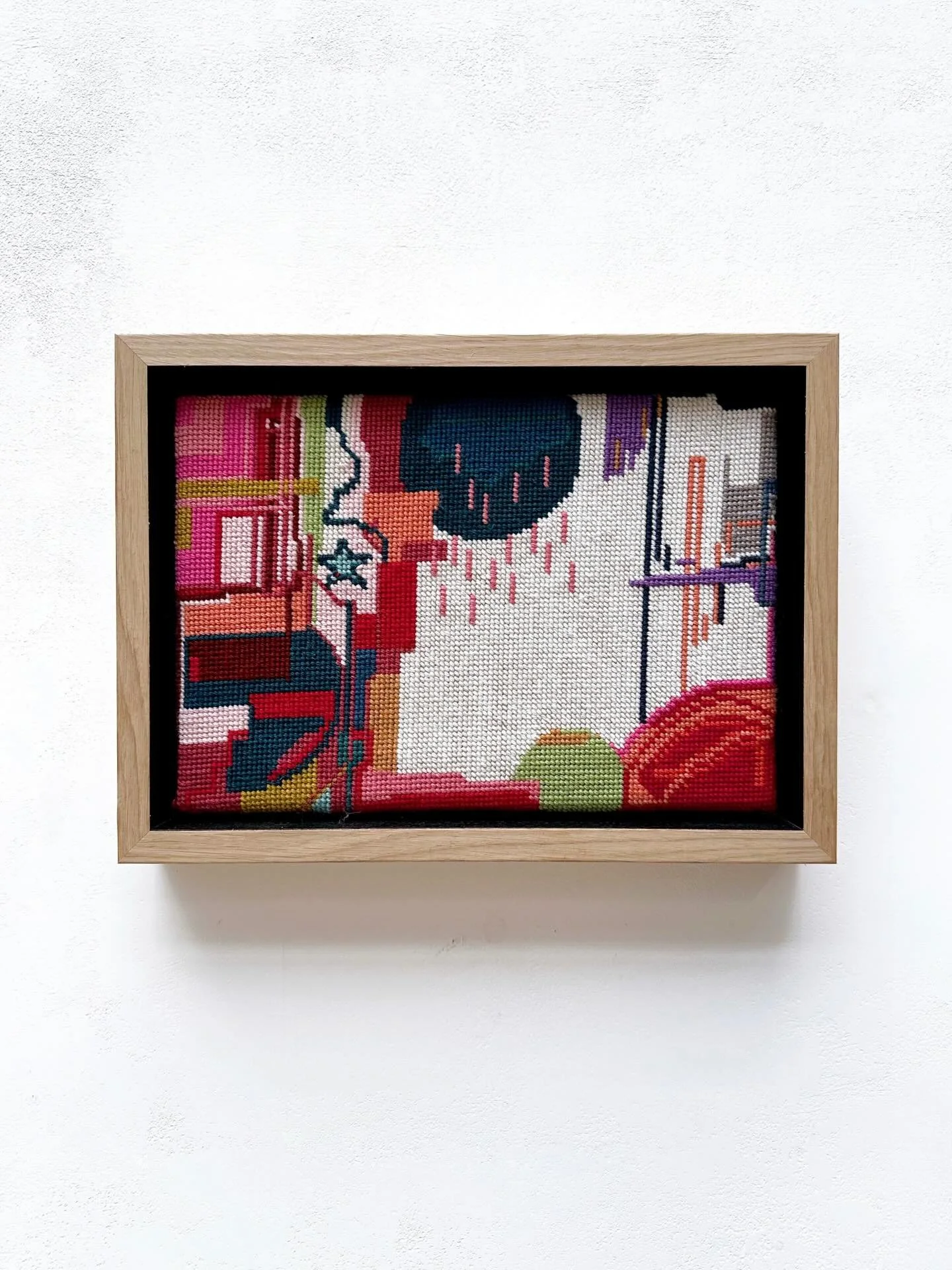 Just going through commissions&hellip; here&rsquo;s a piece I made about 18 months ago to fit in with a specific colour scheme. If you have a colour palette you would like me to work with for your tapestry I can do that! Drop me a line to discuss. 
.