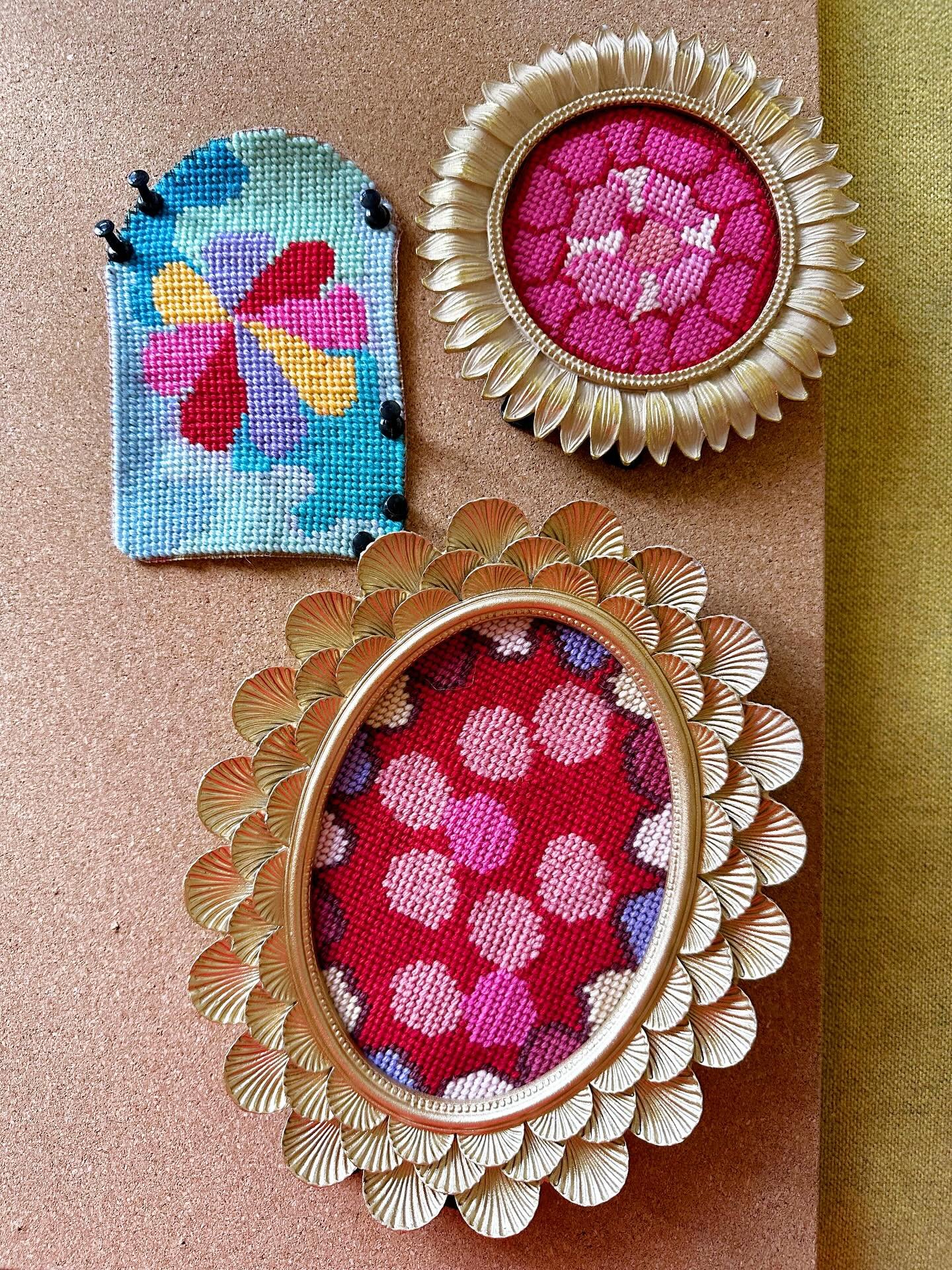 My Week in Art - lots of textiles! 

(1) Finishing and framing minis 
(2) Collecting work at the end of the @artcanorg show 
(3) and (4) Beautiful work at @standennt including @clare.spender @sarahmaddoxart and my friend @josharpeartist 
(5) Gorgeous