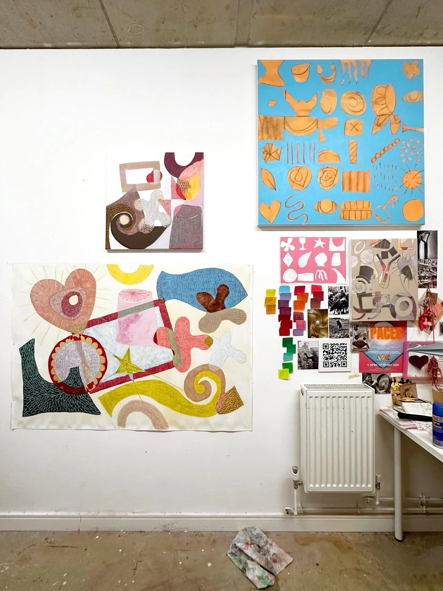 My Week in Art

(1) and (2) A little bit of time in the studio working on my new painting 
(3) and (4) Very happy to be back to work at lovely @artforlifeuk 
(5) A second viewing of The Bayeux Tapestry, this time with a red &ldquo;carpet&rdquo;! 
(6)