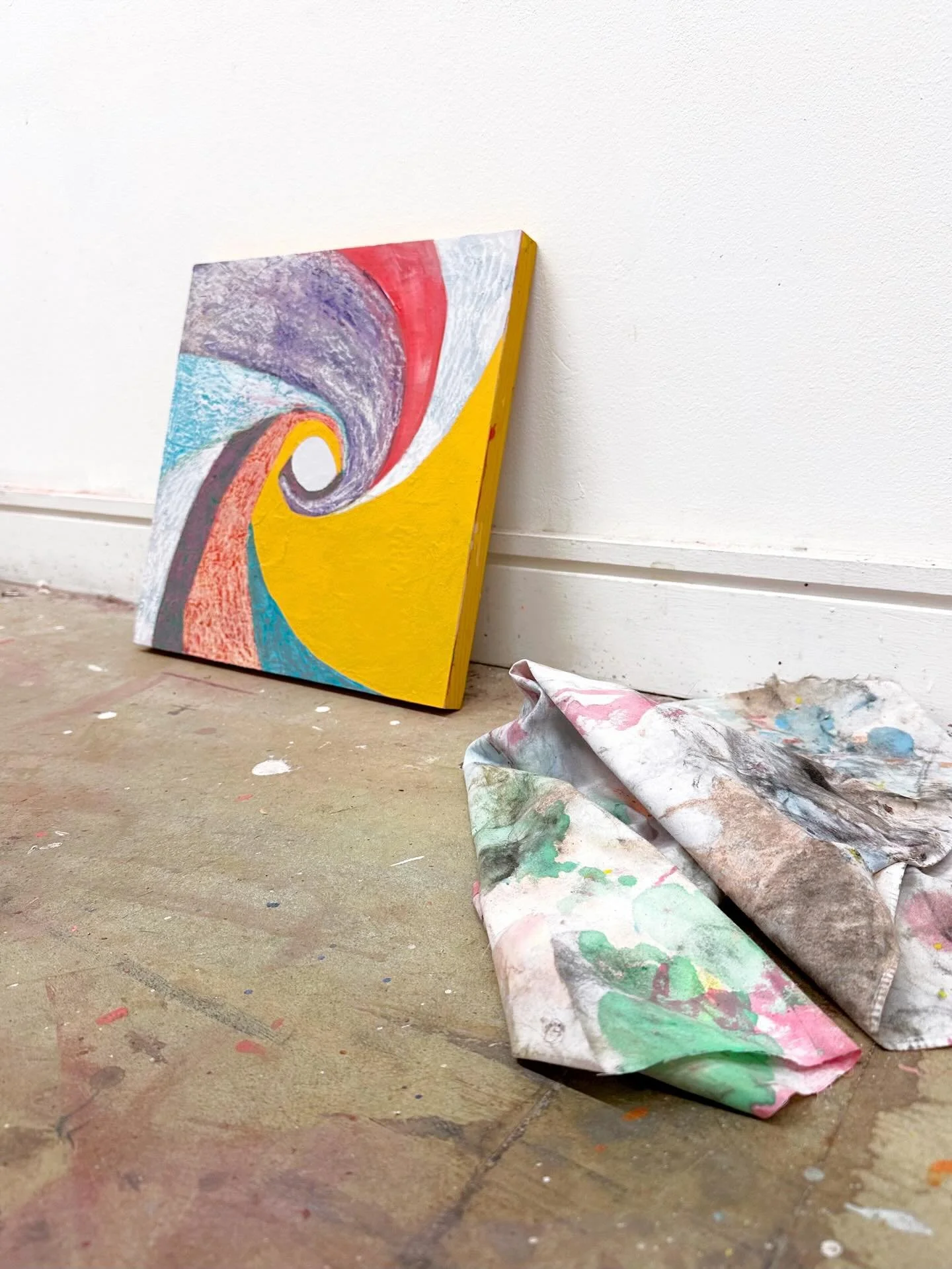Painting again today 😊 
.
.
.
.
.
.
.
#artiststudio #artstudio #contemporaryart #artistlife #womenartists