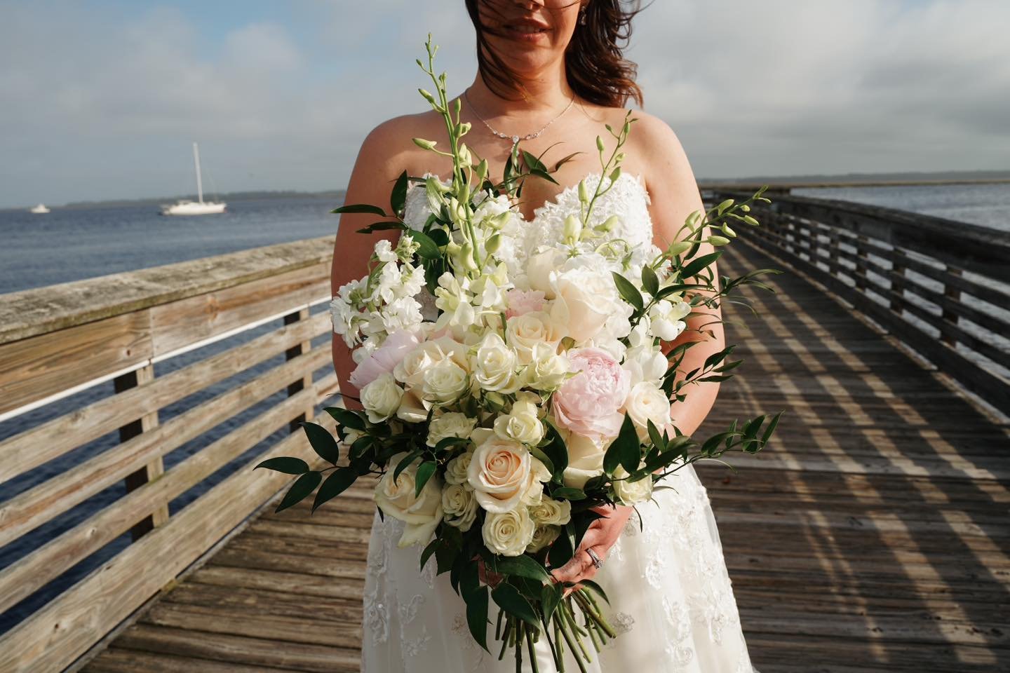 Embracing the essence of love and beauty in every petal of her bouquet. 💐✨

💐 @kingsbayflowers1 
.
.
.
#daresayweddings #BrideBouquet #LoveInBloom #weddingflowers #weddingphotography