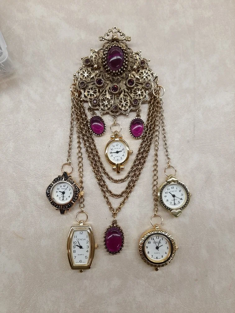 Concepcion's chatelaine detail
