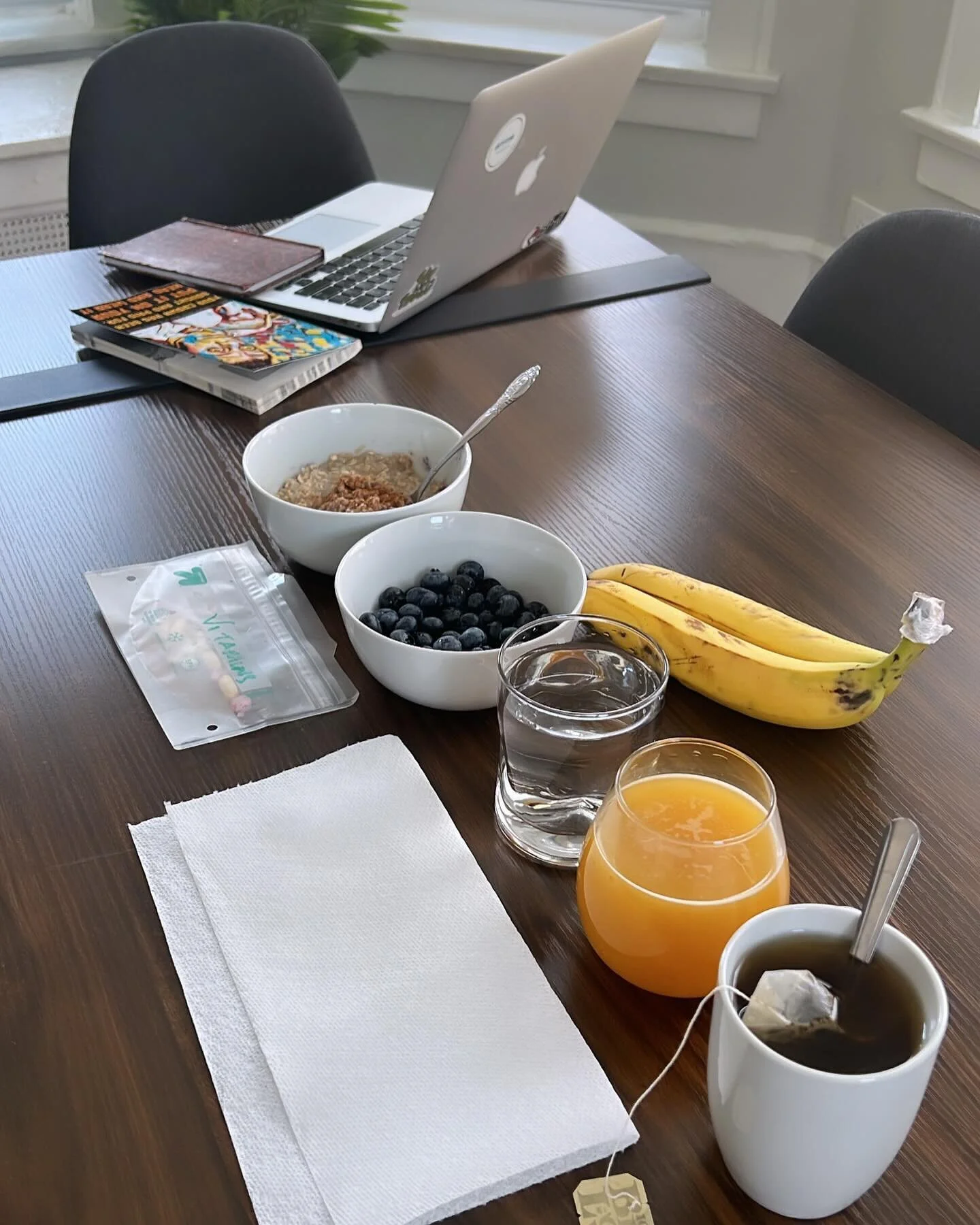 🌞

Be productive today, and try your best not to overwhelm yourself at the start of the week. Remember that small tasks are also productive. Simple tasks make a huge impact&mdash; 
like making your bed and/or prepping a meal. 🛏️🍜 

&ldquo;A little