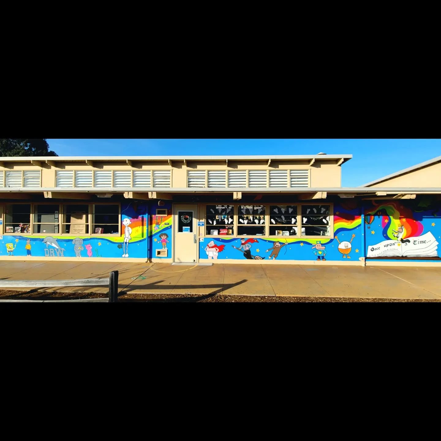 Teammate @artdesevilla and the entire 6th grade students at @drwdolphins finished this colorful mural for their schools library!! 
The mural depicts some of the most beloved characters from the 6th graders favorite books and cartoons!! 
=]
.
.
.
.
#m