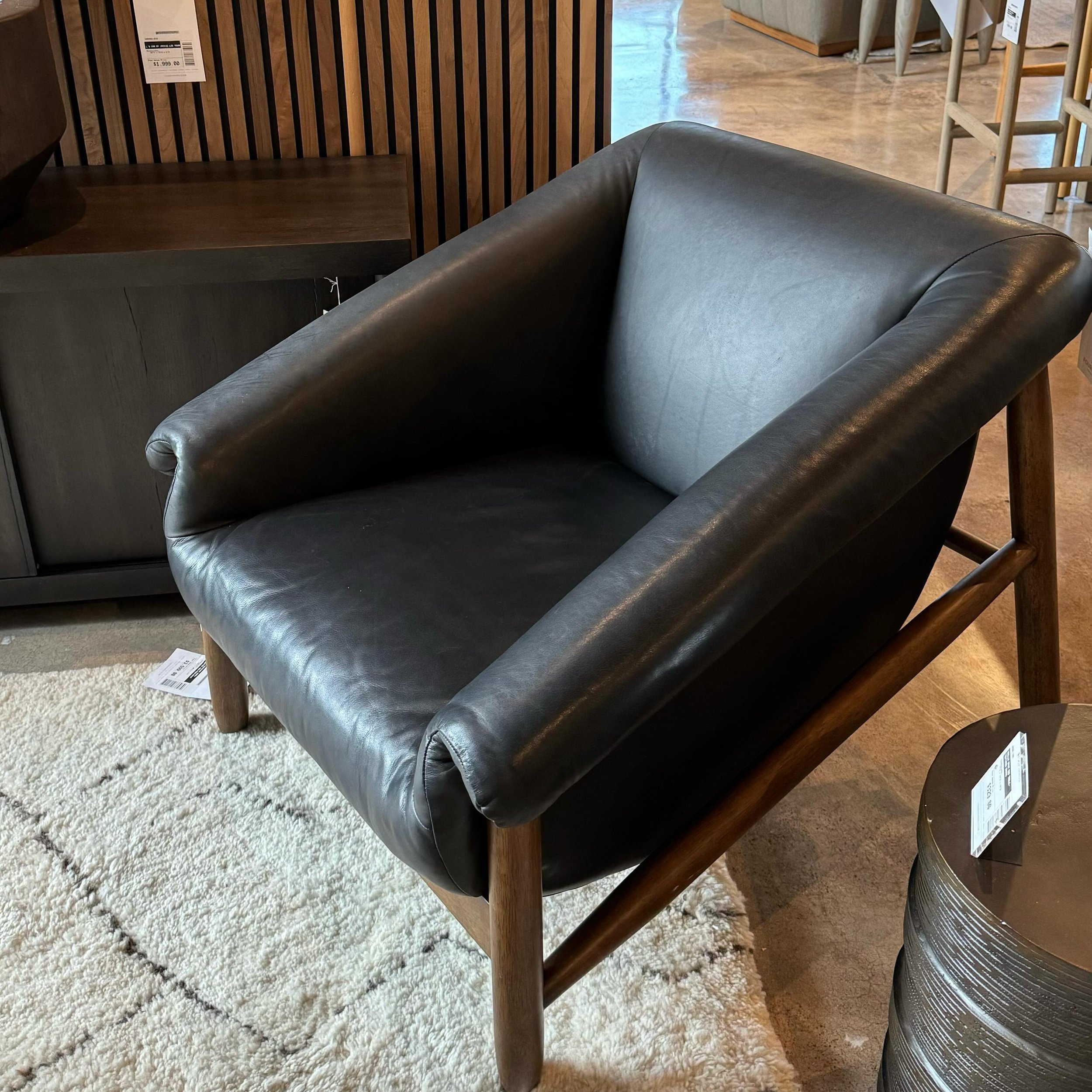 Yes please :) we&rsquo;ll take two! 

#clientproject #leather #chairs #design