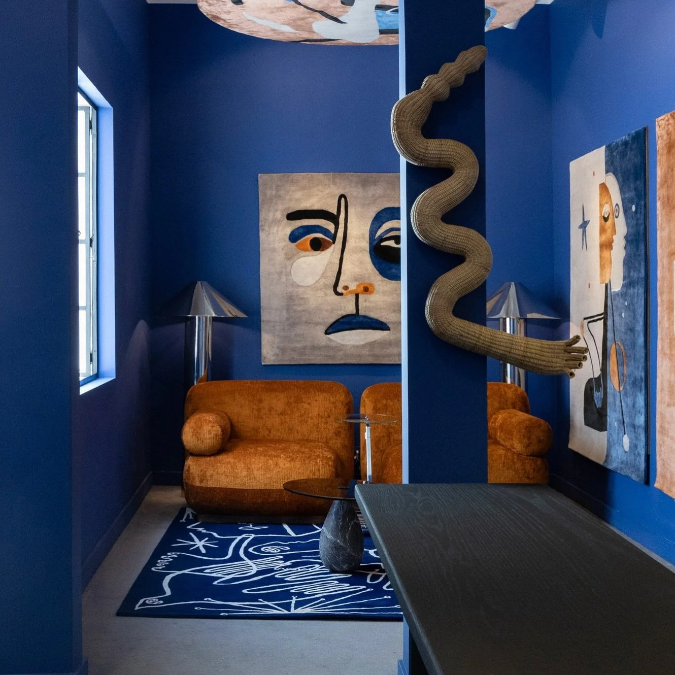 🟦 A room where color becomes a feeling and art becomes conversation. Bold, surreal, and unapologetically modern&mdash;design meant to be felt.

#abndzdesigninspo #interiors