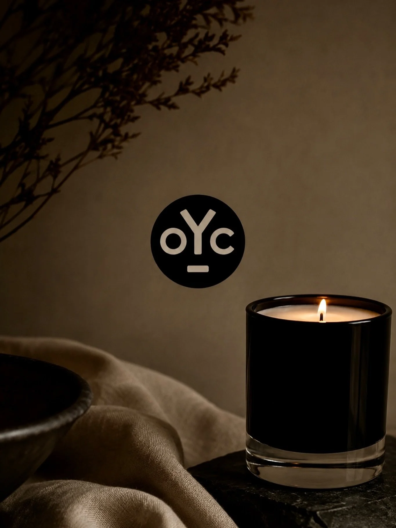 Maybe the flame never really went out.

It was just waiting for the right moment. 🖤

A new name.
A new story.
A few familiar scents.

The idea has been sparked.

Should I follow it?

#OscuroYClaro