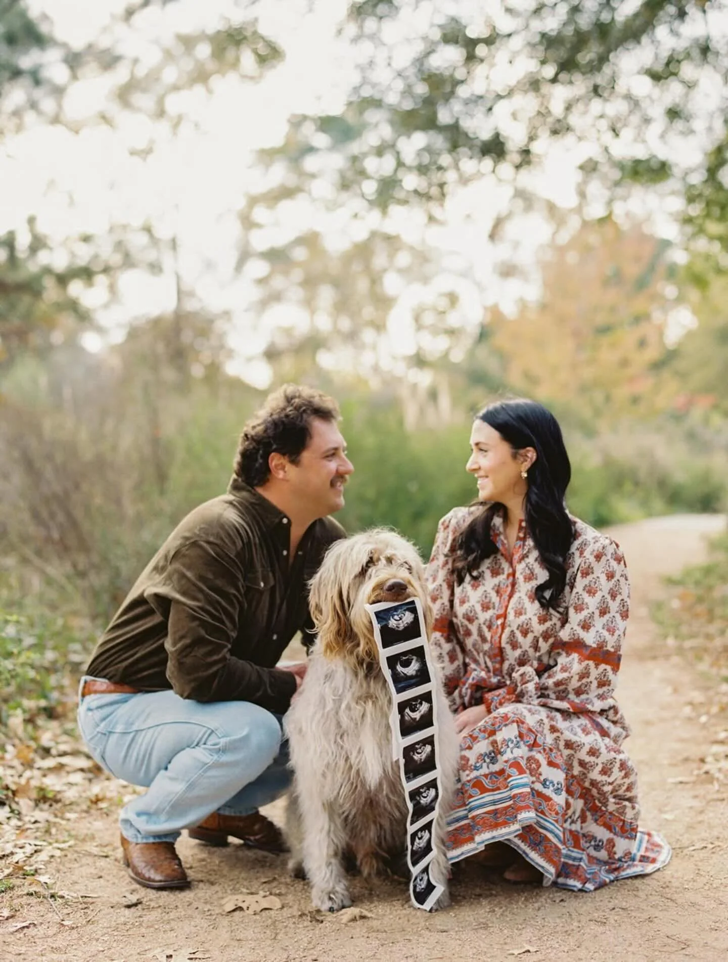 This pup understood the assignment 🐾 Precious photos from @ashlensydneyphoto 🎞️