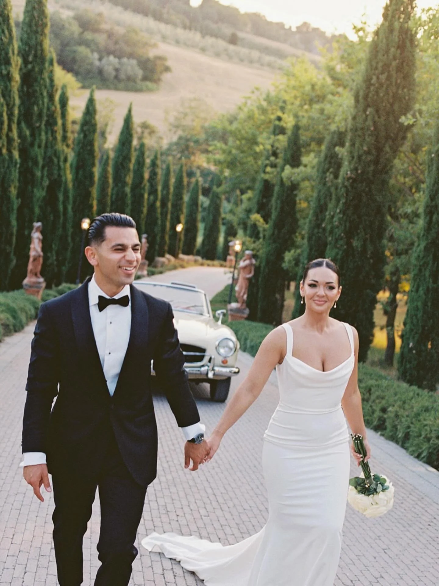 Happy Friday 🤍 Slipping into the Tuscan glow with these stunning photos from @_emilychoy 🎞️