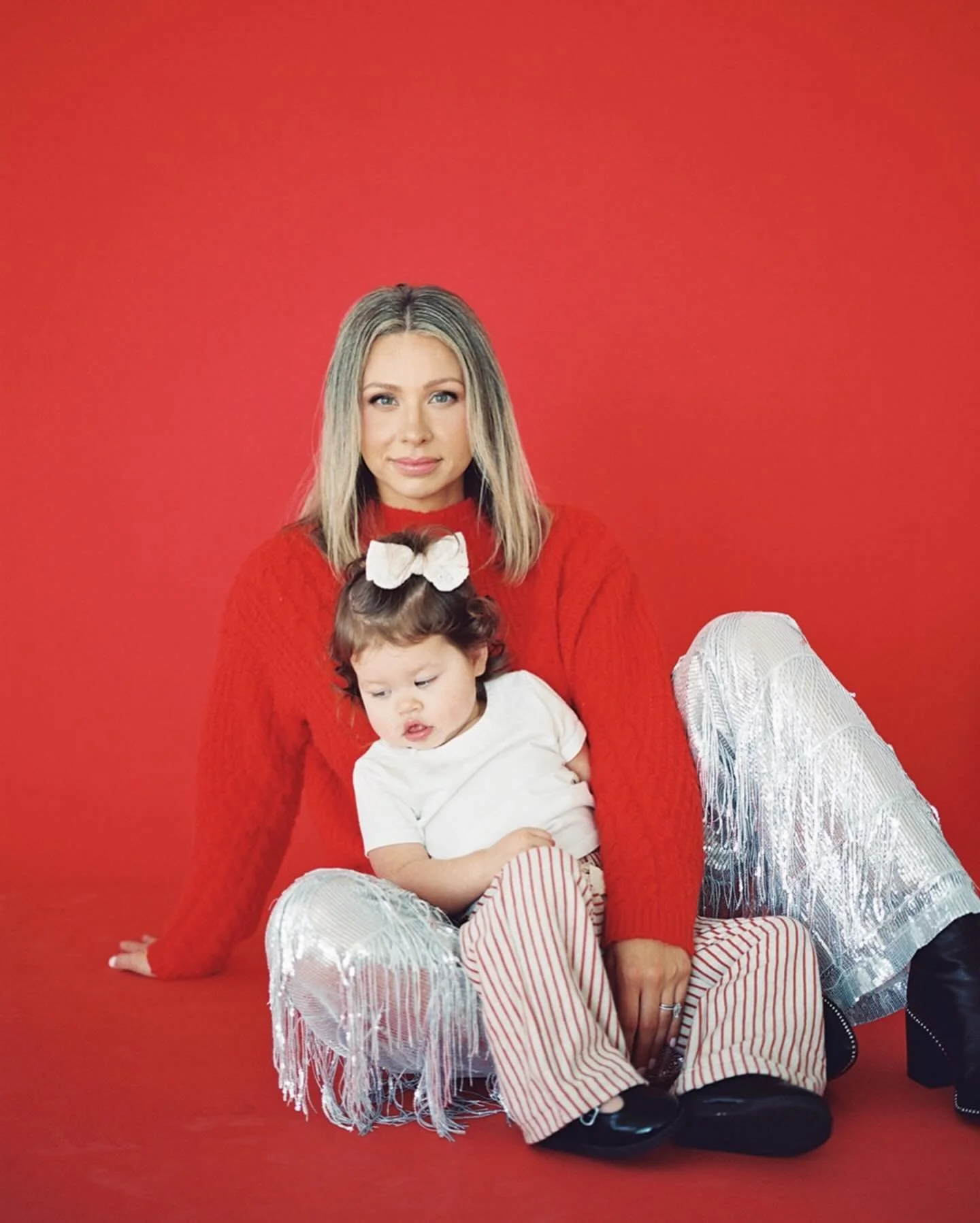 The perfect pop of red for a happy #filmfriday ❤️ captured by the wonderful @kaylamariphotography 🎞️