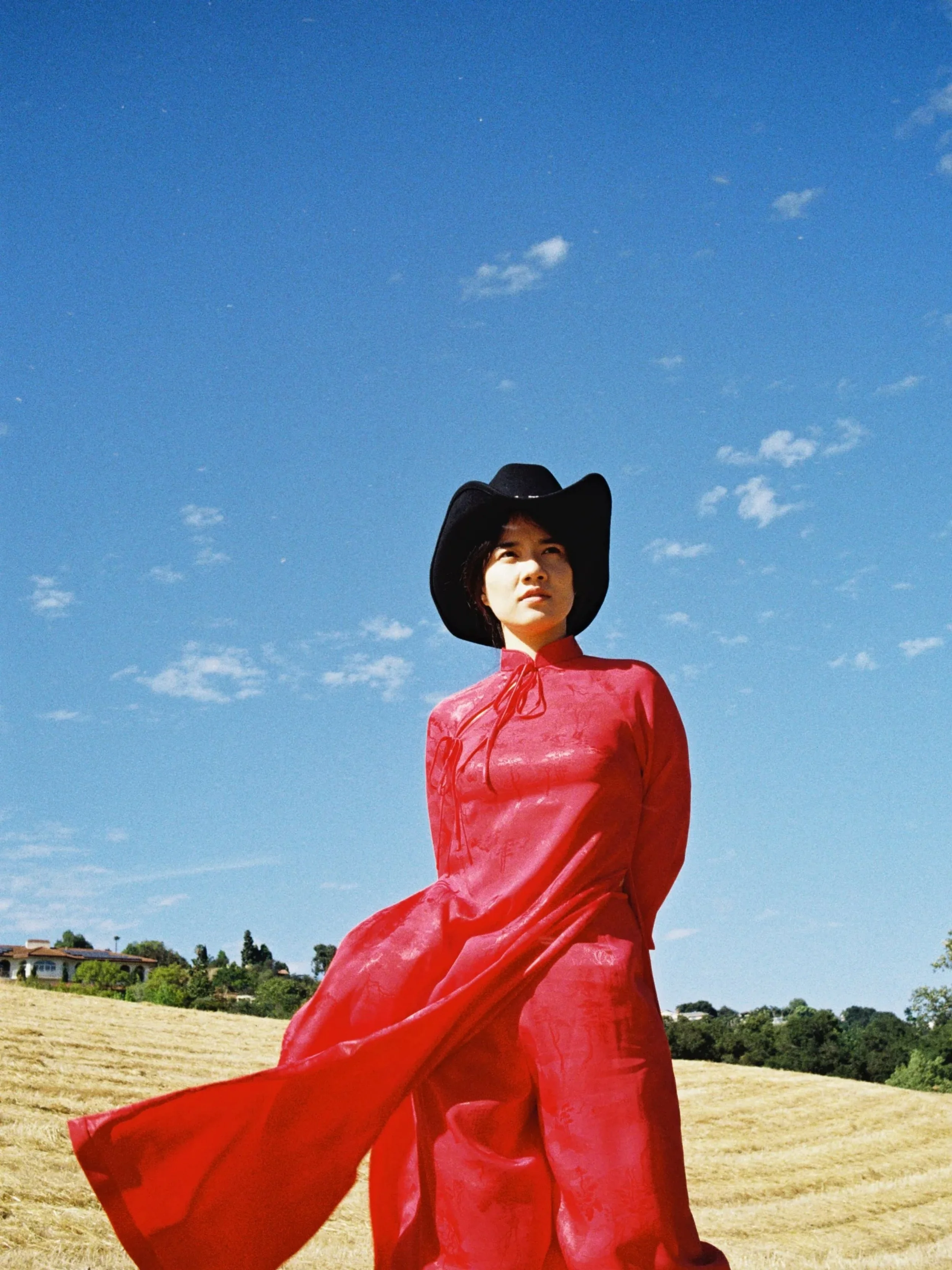 No color pops quite like red on film. ❤️ captured by @dnguyenphotography on #kodacolor200 🎞️