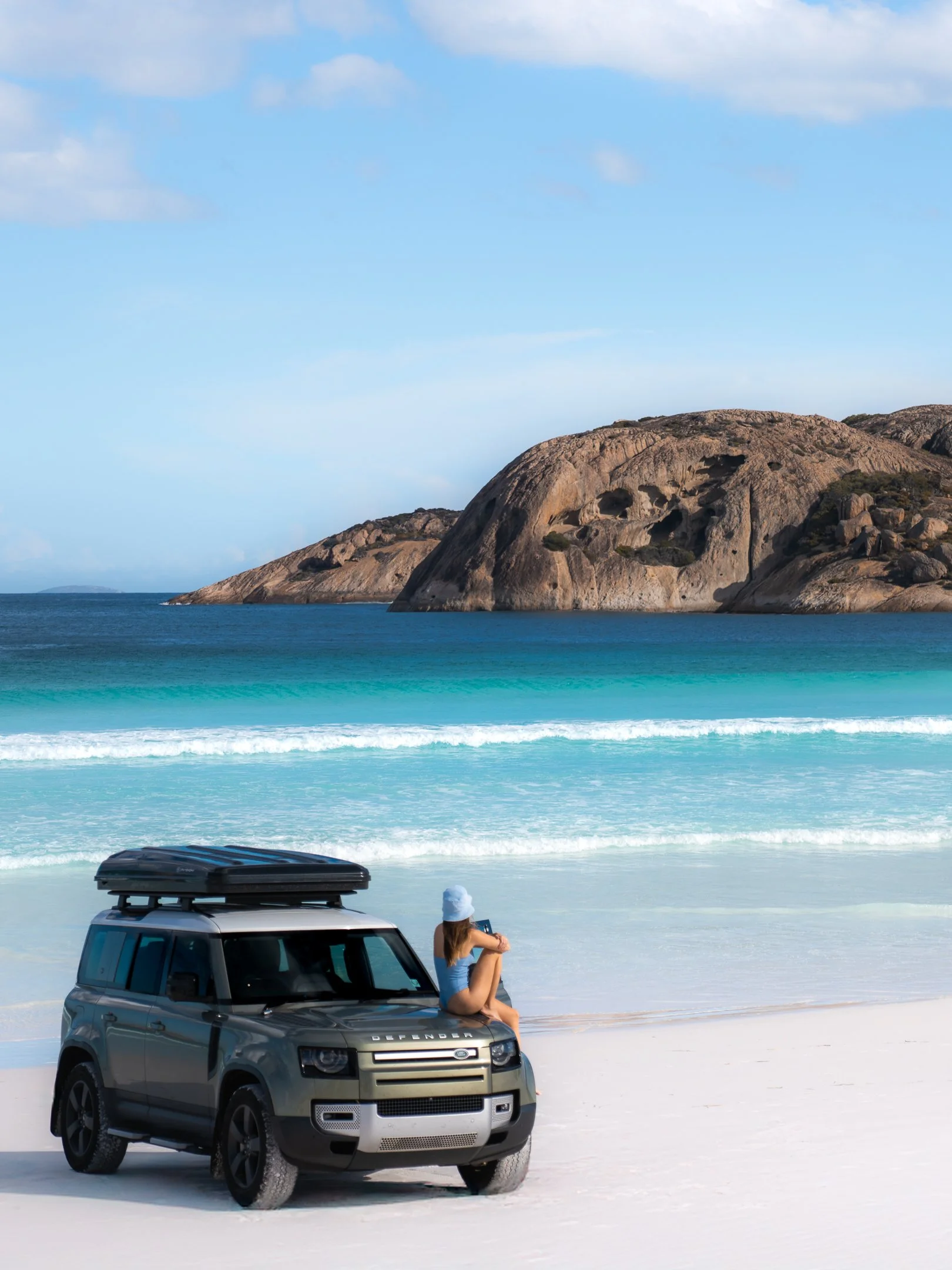 TRAVEL & TOURISM