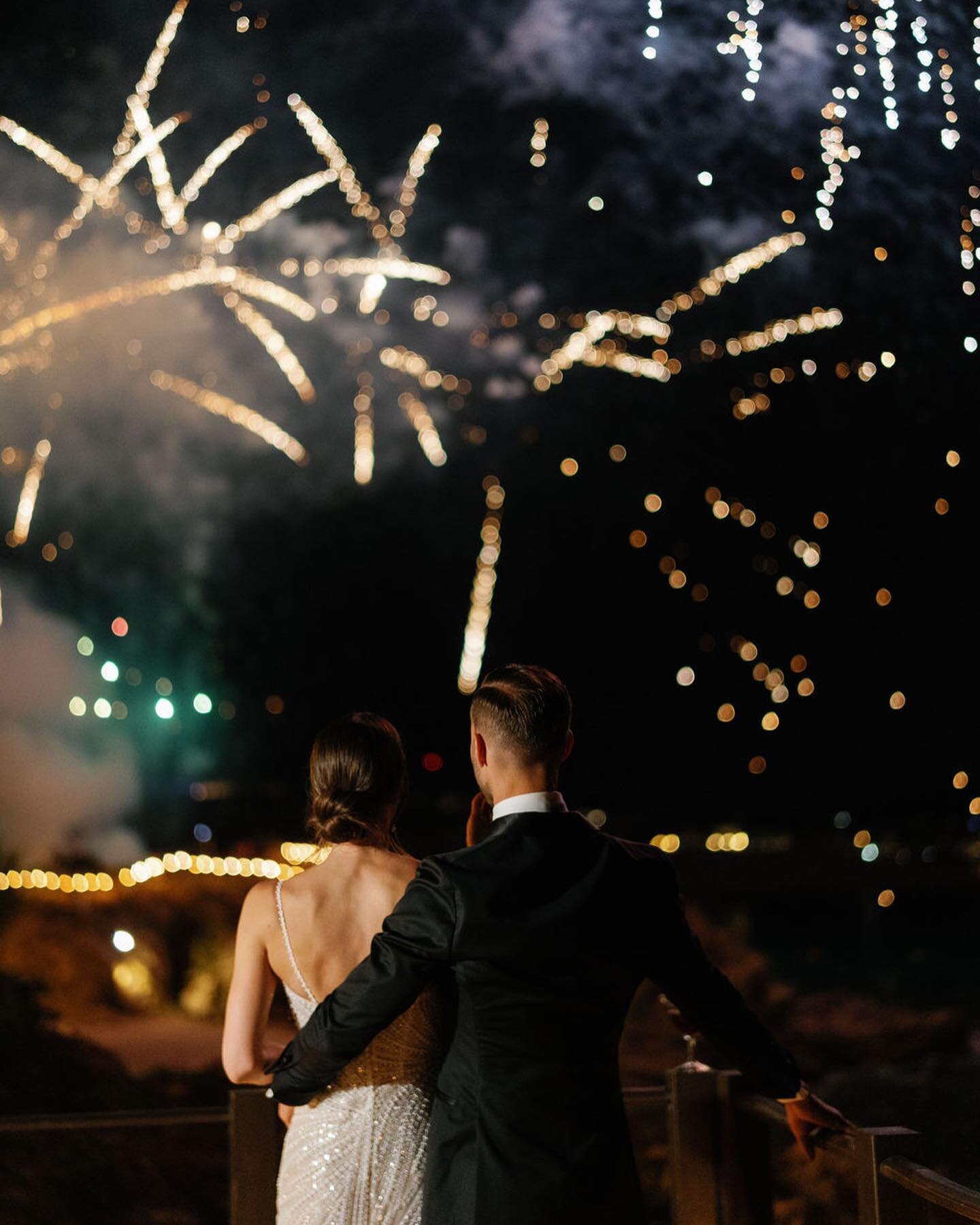 Baby, you&rsquo;re a firework!

Planning and design: @hollowayevents 
Photography: @abbyjiu 
Venue: @chilenobayauberge 

#hollowayevents #destinationwedding #cabowedding #fireworks #beachwedding