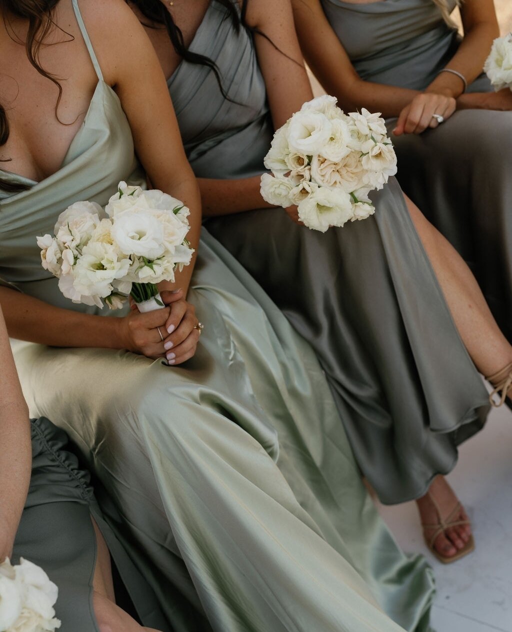 Have you ever seen a more vibrant and verdant bridal party? ⁠
⁠
Planning: @hollowayevents⁠
Videographer: @claytonfilmco⁠
Photography: @lisaziesing @abbyjiu⁠
Florals: @Pinacate0202⁠
Hair &amp; Makeup:@danielperezastorga⁠
Venue:  @chilenobayauberge⁠
Pa