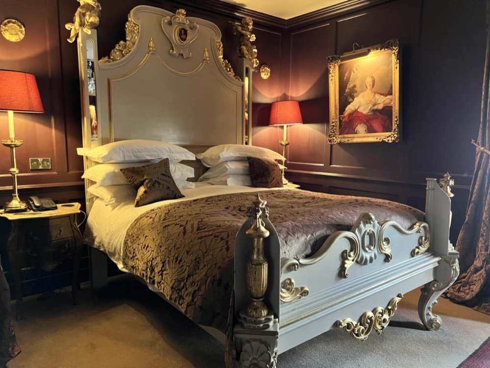 A Pretty Suite Bed