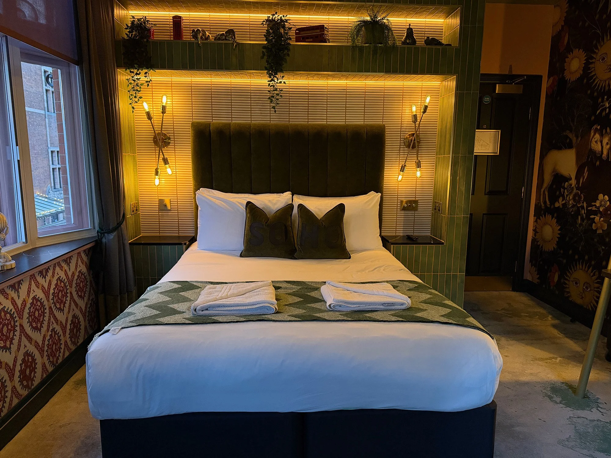Signature Room King Bed