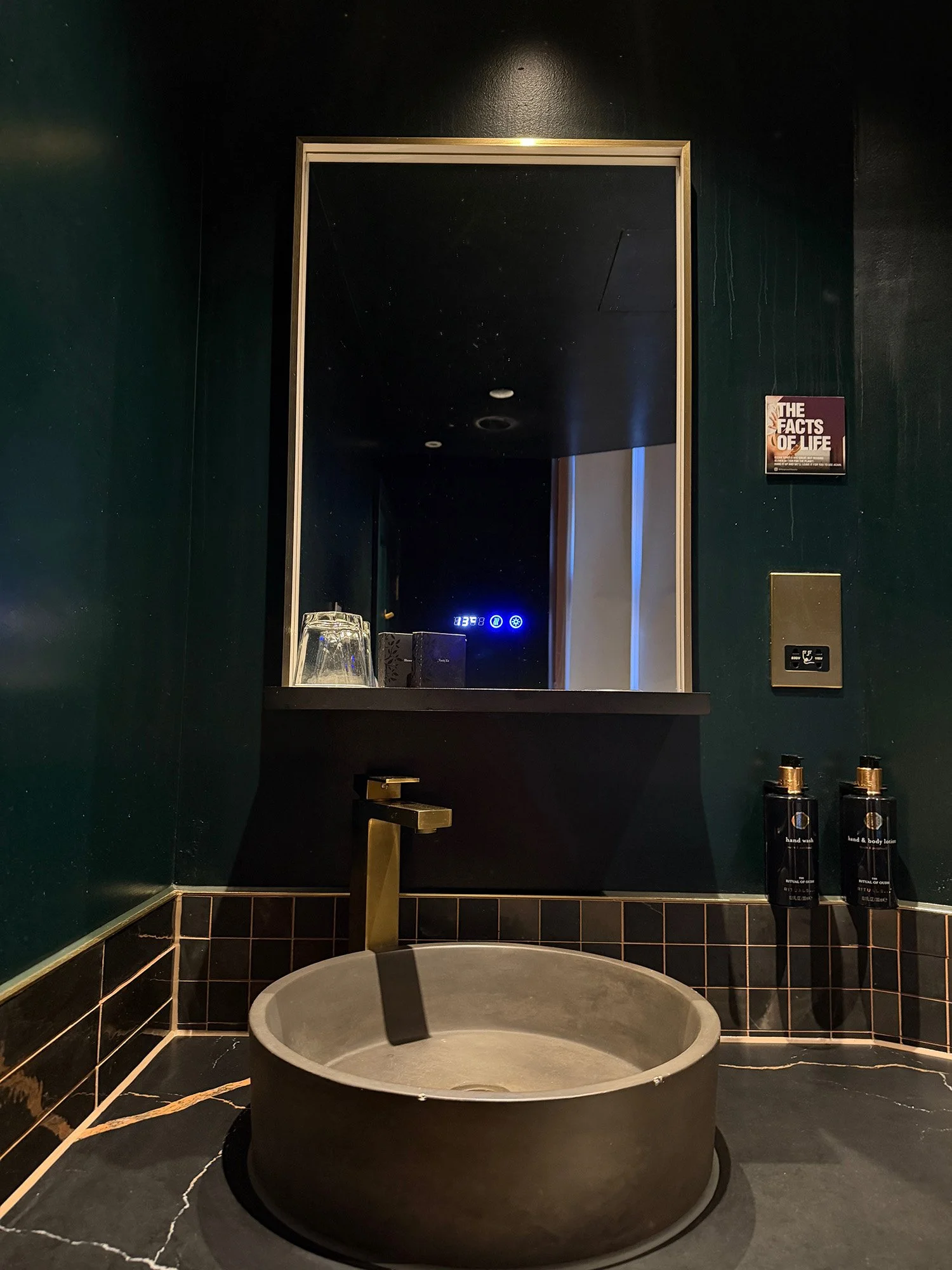 Signature Room Bathroom Sink