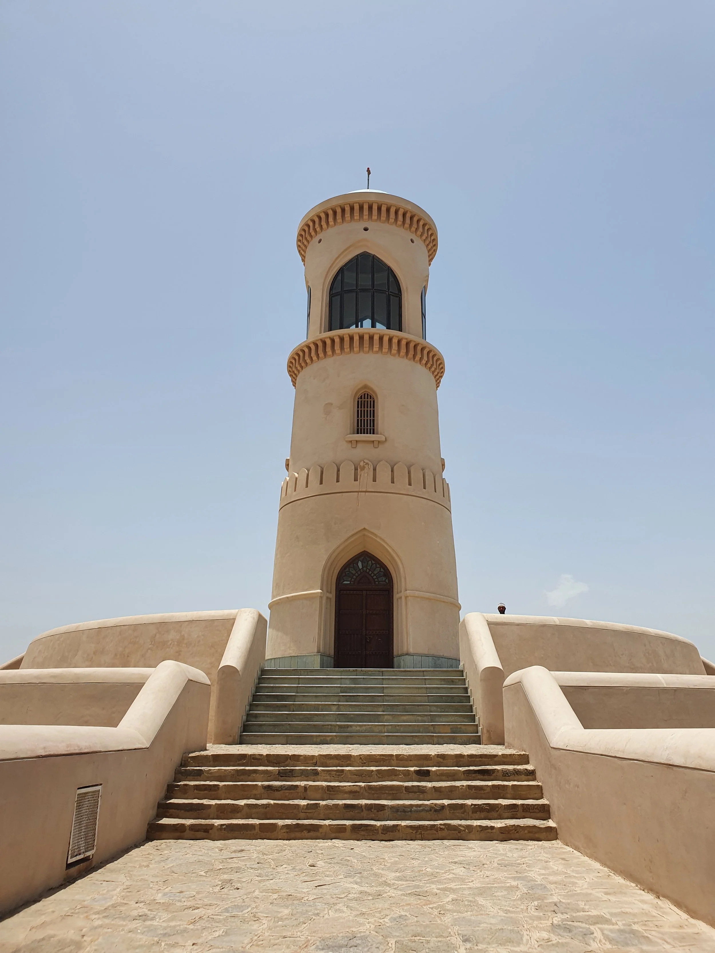 Sur tower castle Oman.jpg